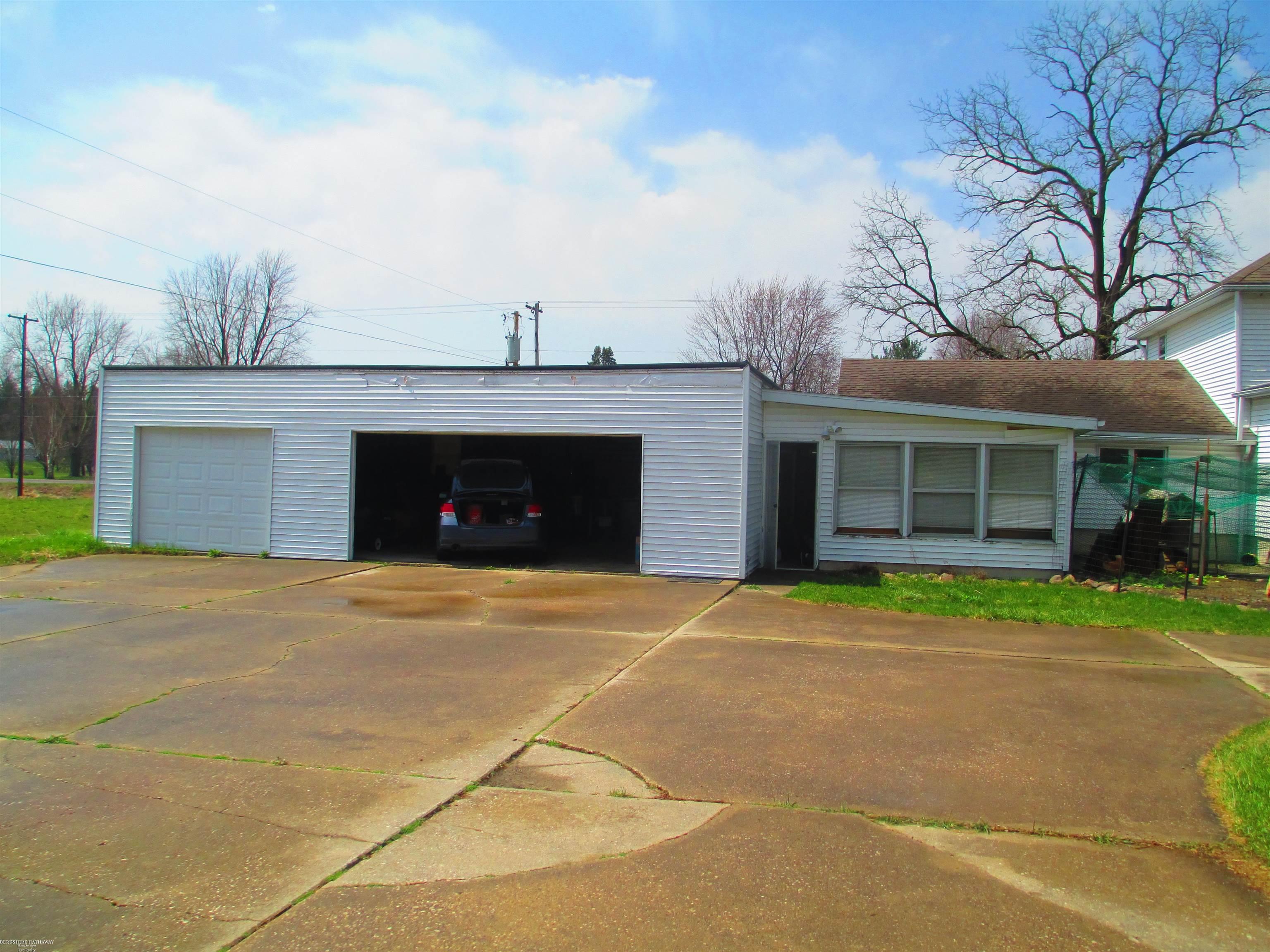 Owosso, Michigan 48867, United States, 4 Bedrooms Bedrooms, ,2 BathroomsBathrooms,Residential,Active,114600