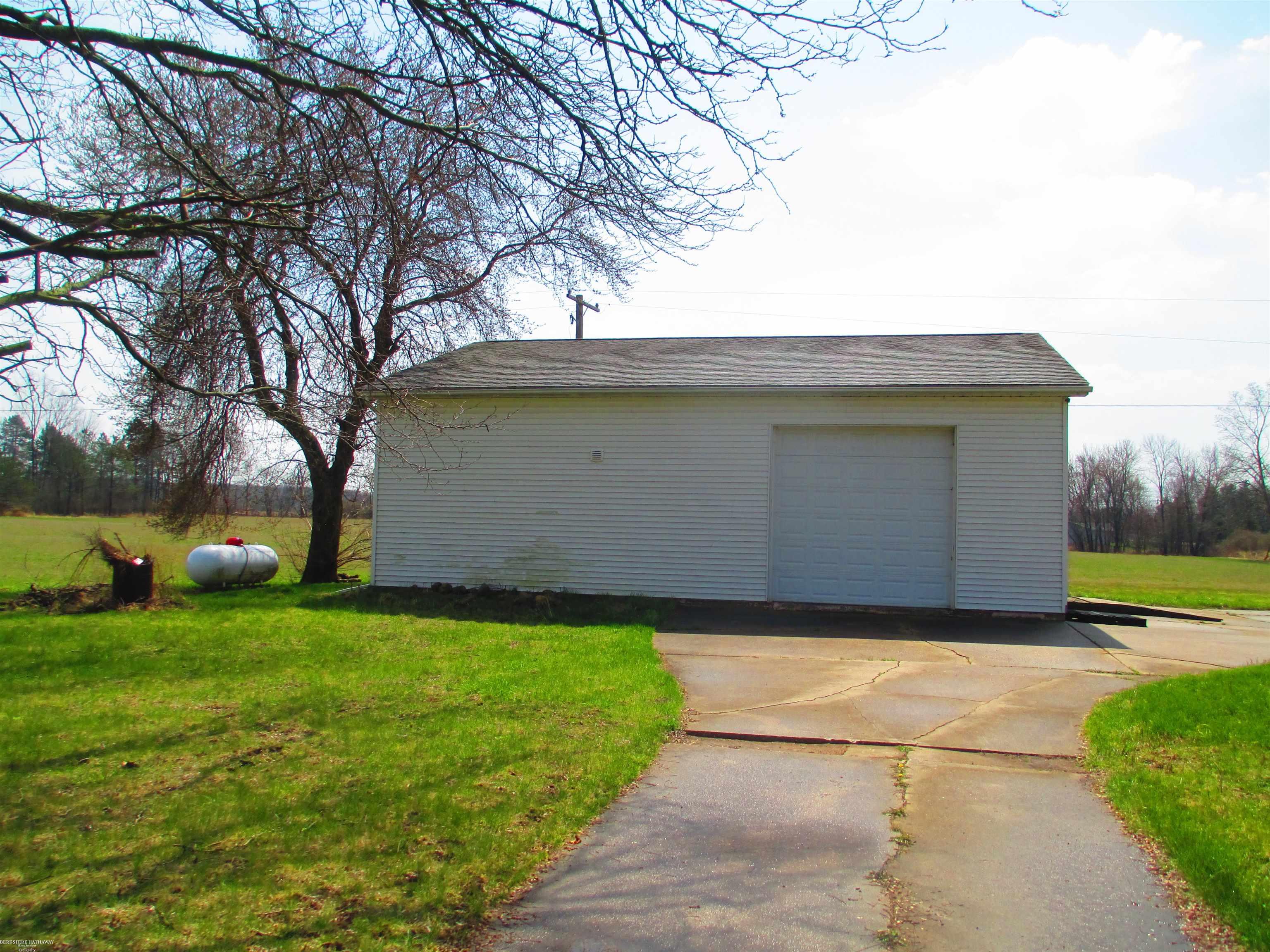 Owosso, Michigan 48867, United States, 4 Bedrooms Bedrooms, ,2 BathroomsBathrooms,Residential,Active,114600