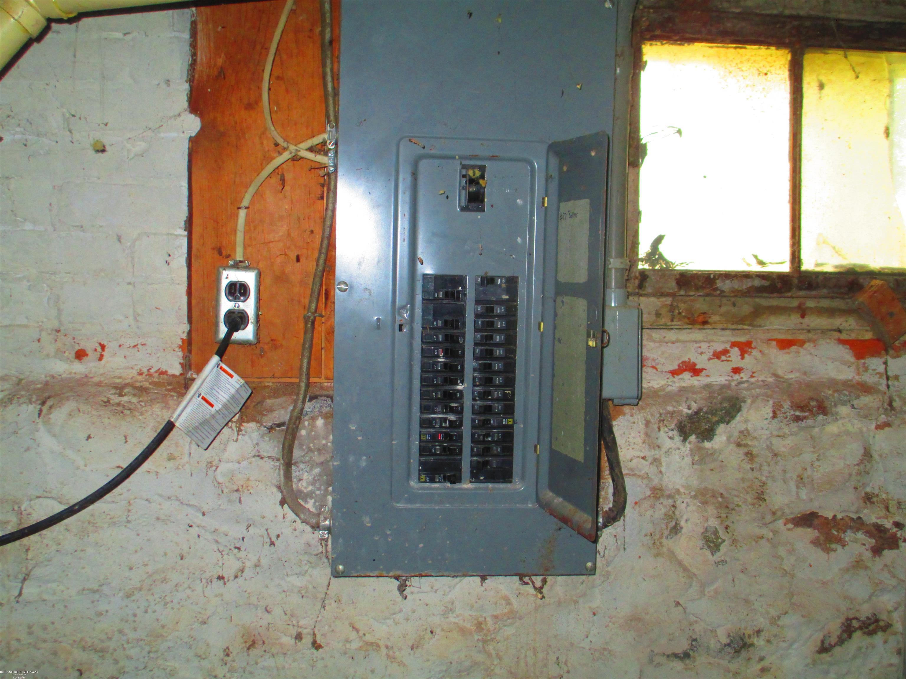 Owosso, Michigan 48867, United States, 4 Bedrooms Bedrooms, ,2 BathroomsBathrooms,Residential,Active,114600