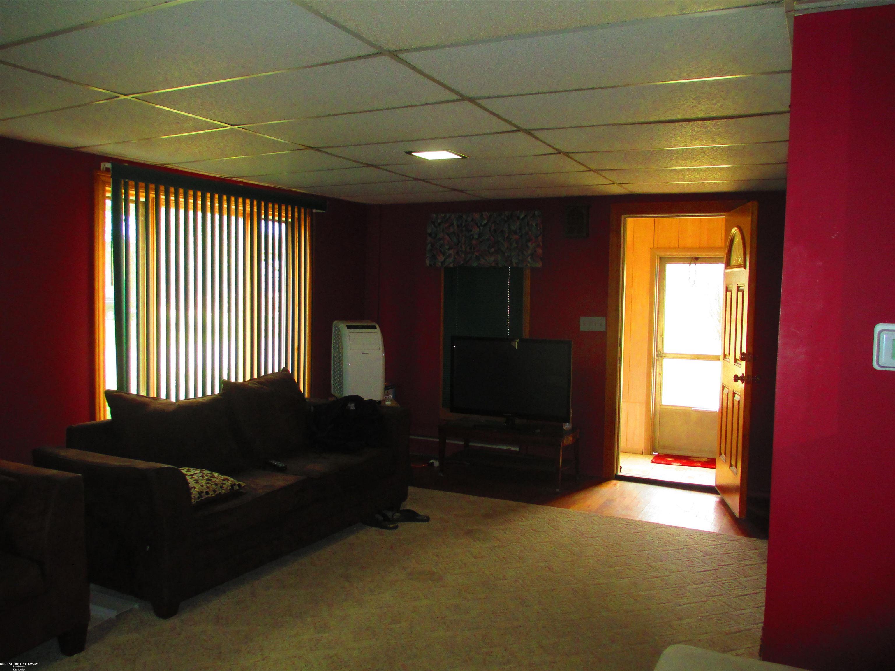 Owosso, Michigan 48867, United States, 4 Bedrooms Bedrooms, ,2 BathroomsBathrooms,Residential,Active,114600