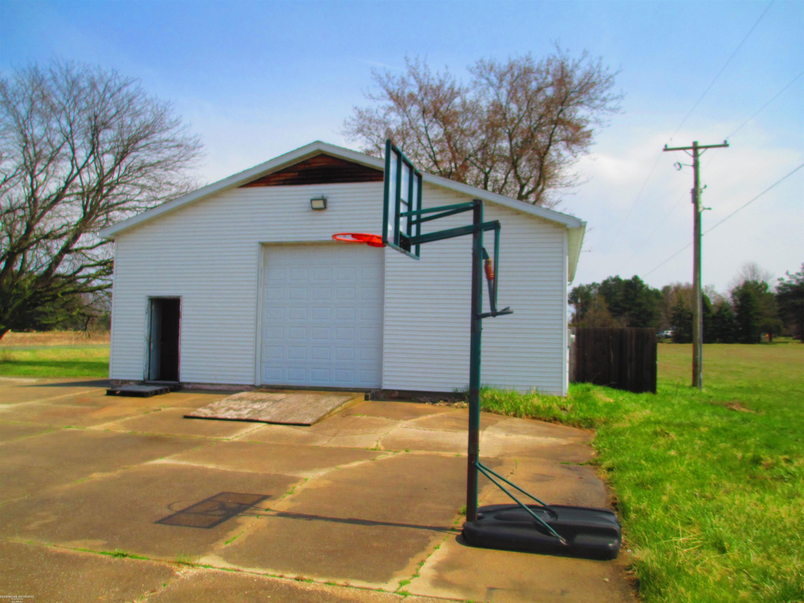 Owosso, Michigan 48867, United States, 4 Bedrooms Bedrooms, ,2 BathroomsBathrooms,Residential,Active,114600