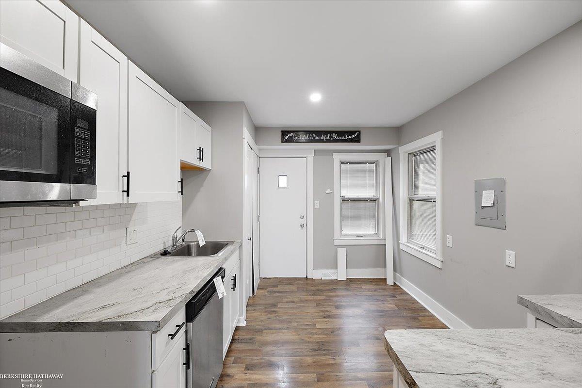 Roseville, Michigan 48066, United States, 3 Bedrooms Bedrooms, ,1 BathroomBathrooms,Residential,Active,95235