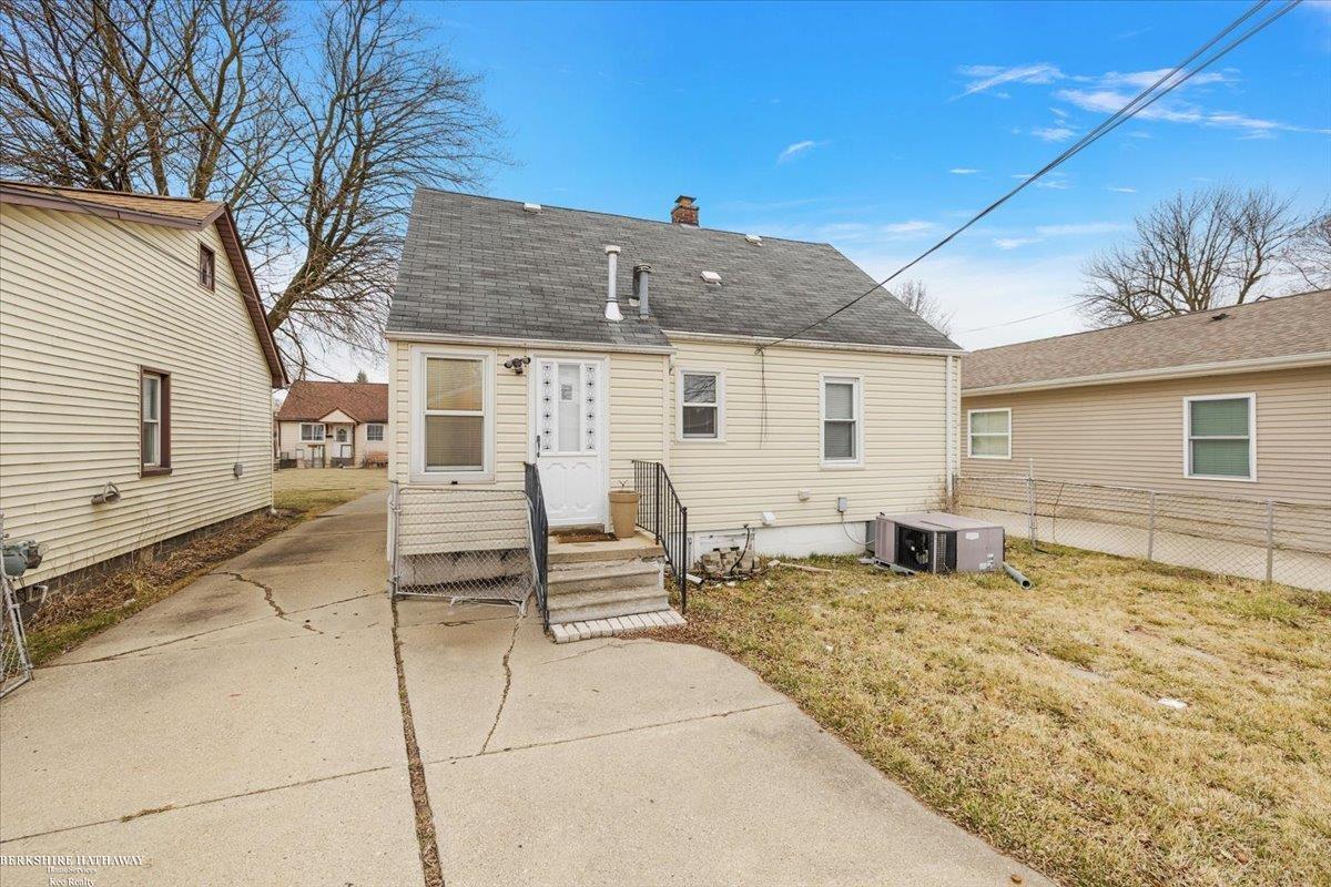 Roseville, Michigan 48066, United States, 3 Bedrooms Bedrooms, ,1 BathroomBathrooms,Residential,Active,95235