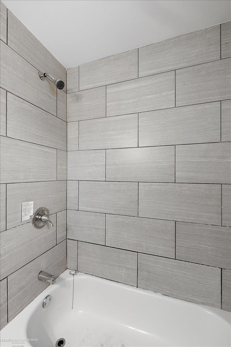 Roseville, Michigan 48066, United States, 3 Bedrooms Bedrooms, ,1 BathroomBathrooms,Residential,Active,95235