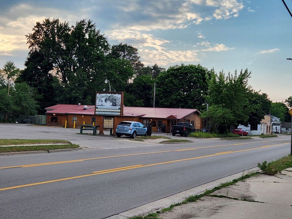 Photo of 711 N Silverleaf Street, Gladwin, MI 48624 (MLS # 50113933)