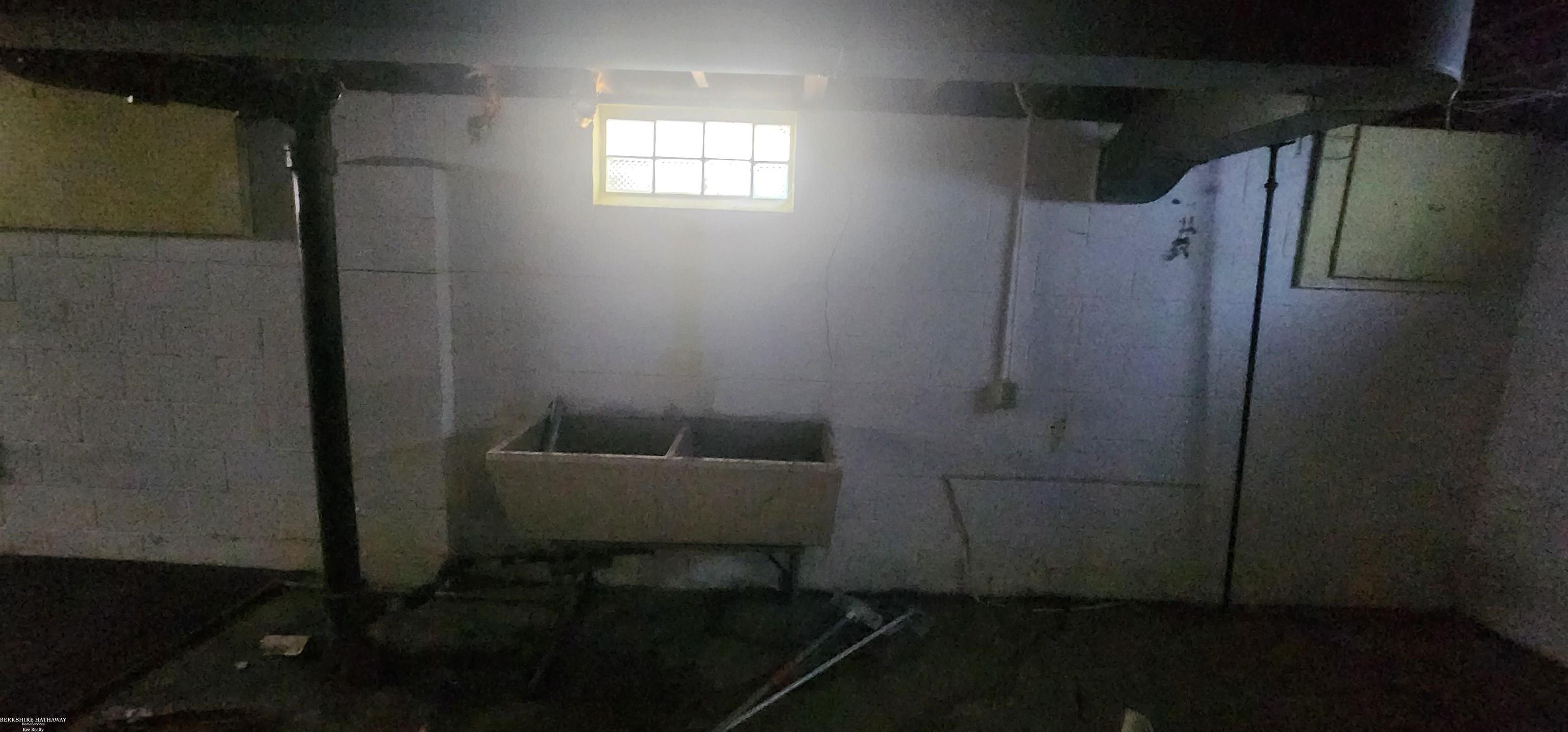 Flint, Michigan 48504, United States, 3 Bedrooms Bedrooms, ,2 BathroomsBathrooms,Residential,Active,105554