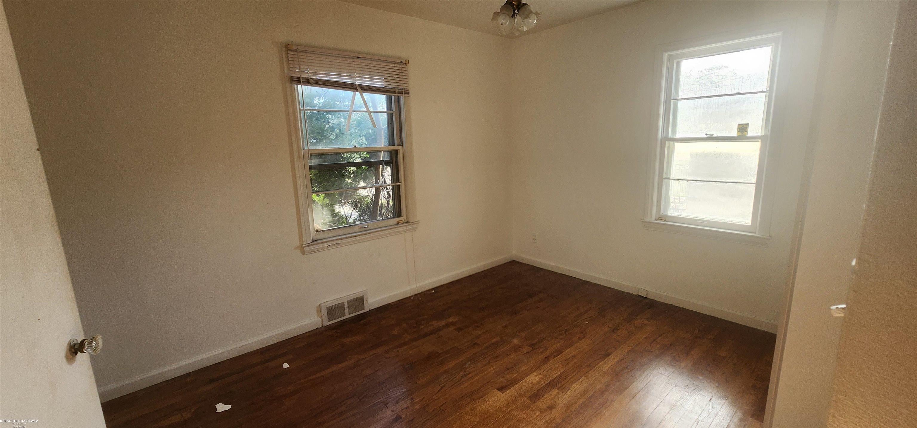 Flint, Michigan 48504, United States, 3 Bedrooms Bedrooms, ,2 BathroomsBathrooms,Residential,Active,105554