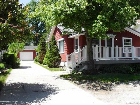 A home in Fort Gratiot