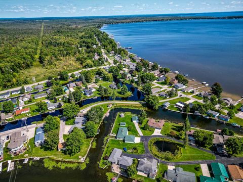 A home in Houghton Lake