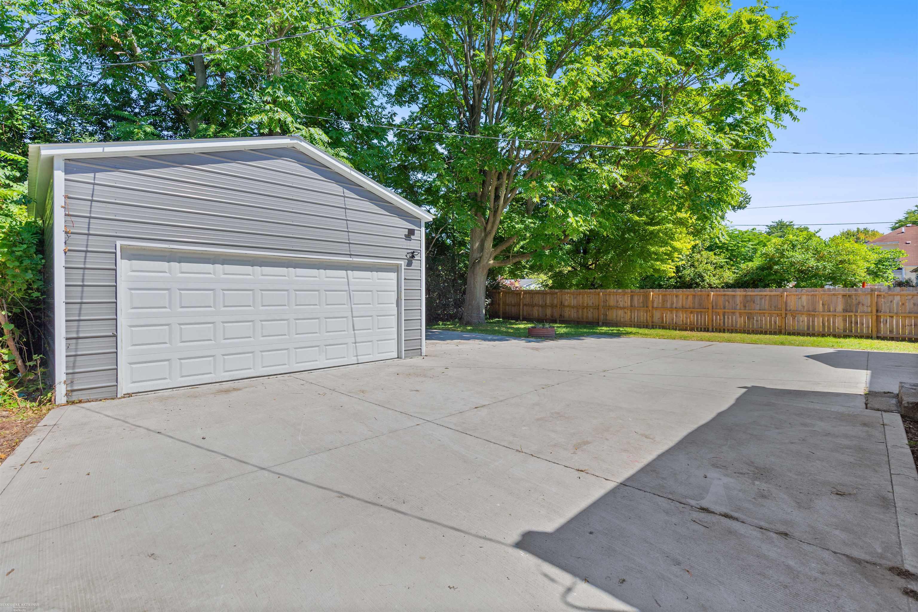 Algonac, Michigan 48001, United States, 3 Bedrooms Bedrooms, ,3 BathroomsBathrooms,Residential,Active,103932