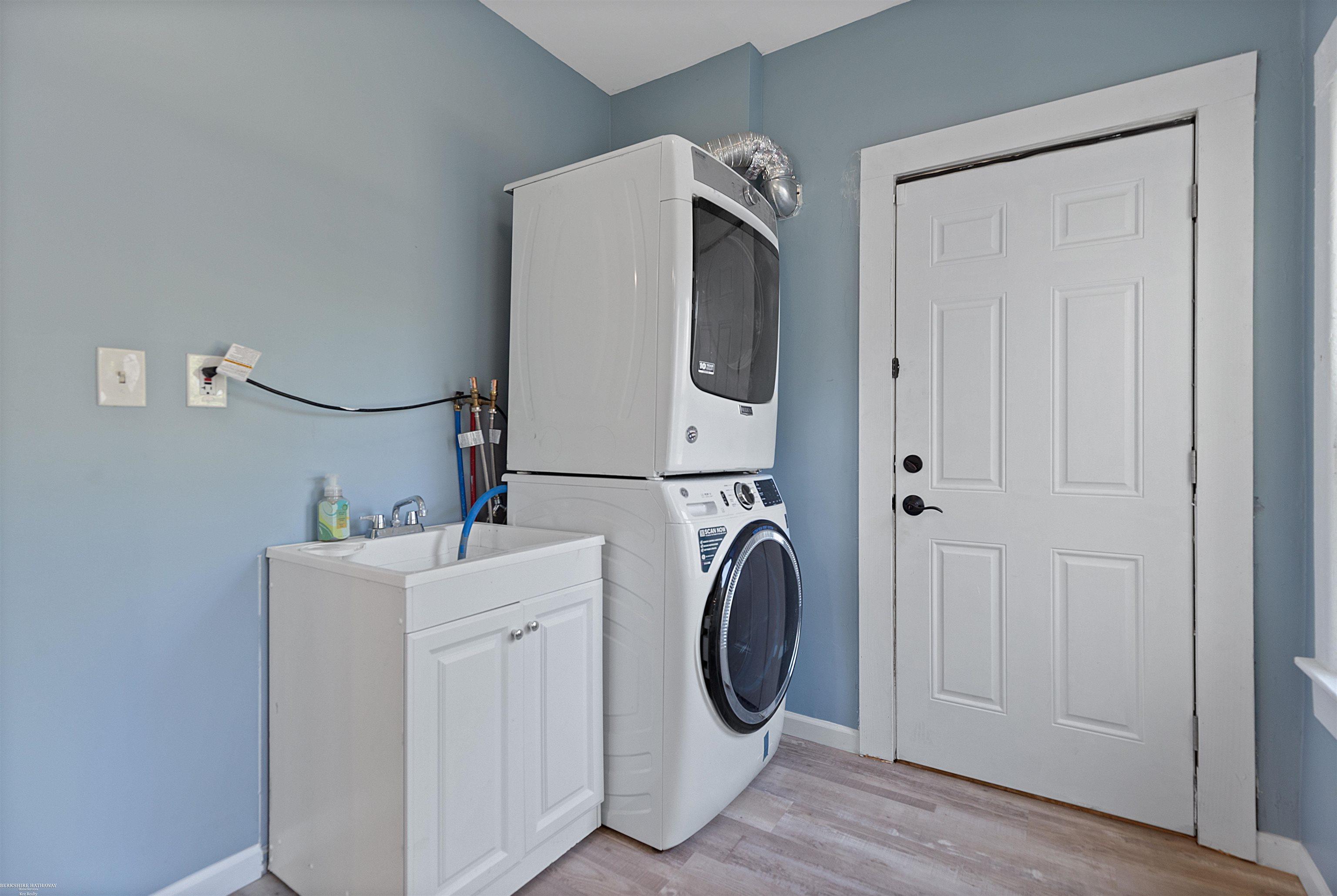 Algonac, Michigan 48001, United States, 3 Bedrooms Bedrooms, ,3 BathroomsBathrooms,Residential,Active,103932