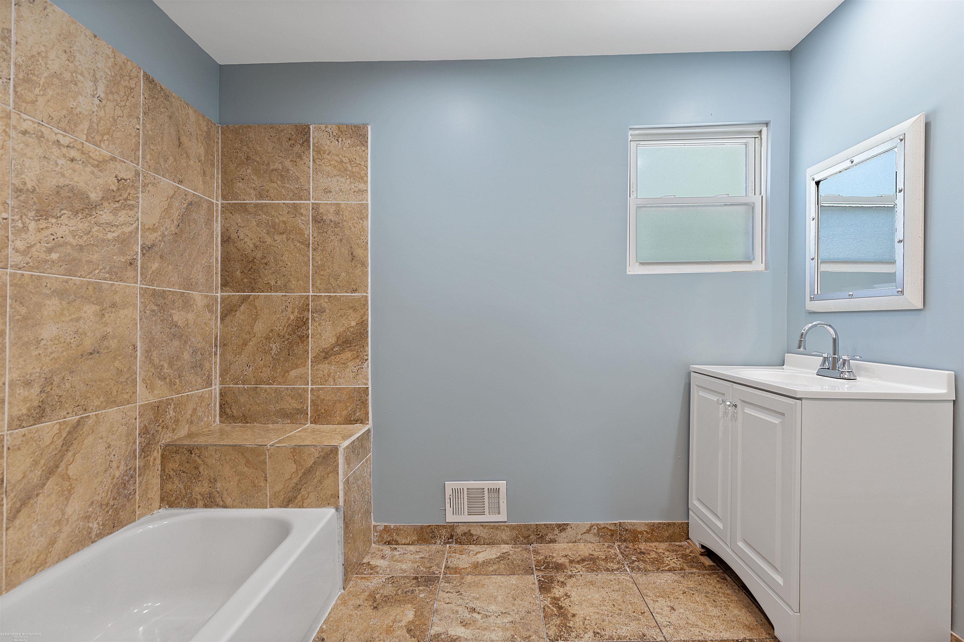 Algonac, Michigan 48001, United States, 3 Bedrooms Bedrooms, ,3 BathroomsBathrooms,Residential,Active,103932