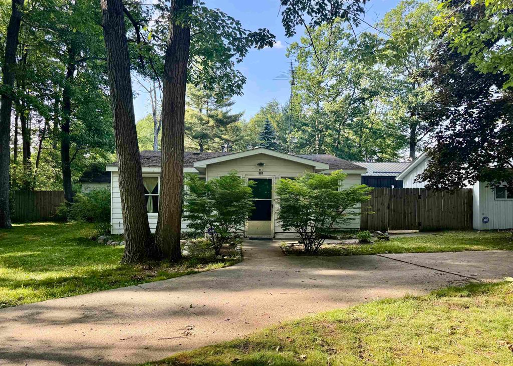 Photo of 907 Hammond Road, Harrison, MI 48625 (MLS # 50180727)