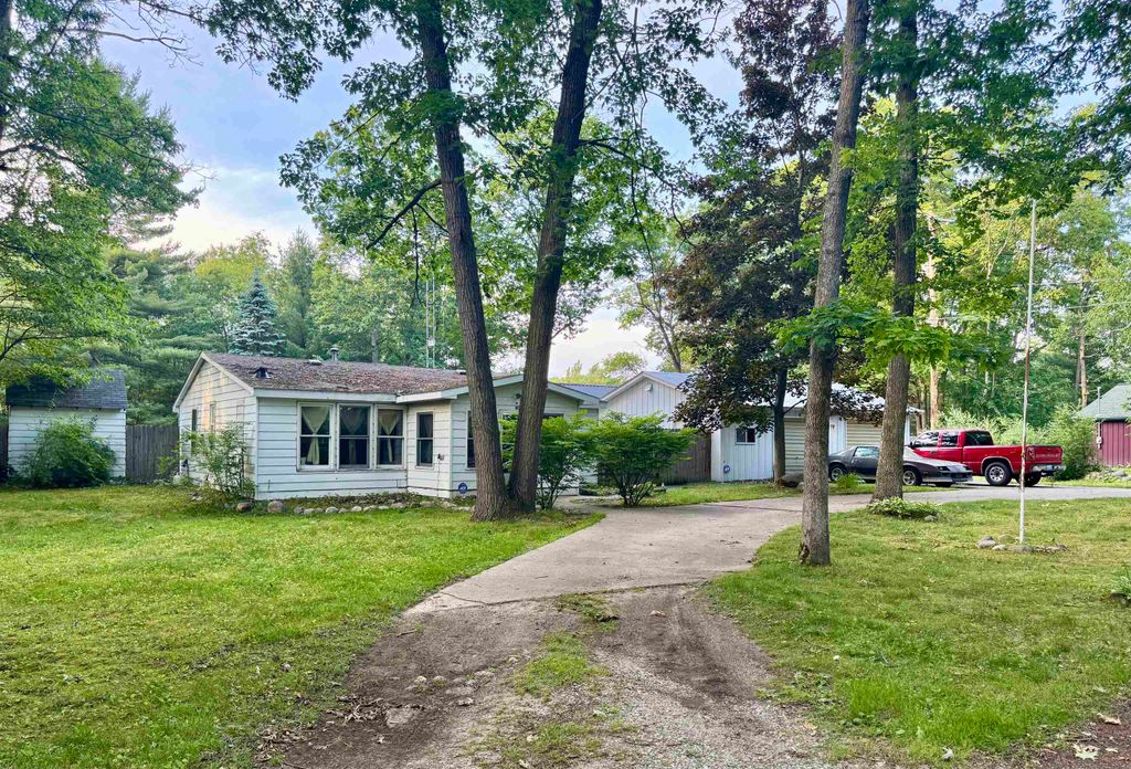 Photo of 907 Hammond Road, Harrison, MI 48625 (MLS # 50180727)