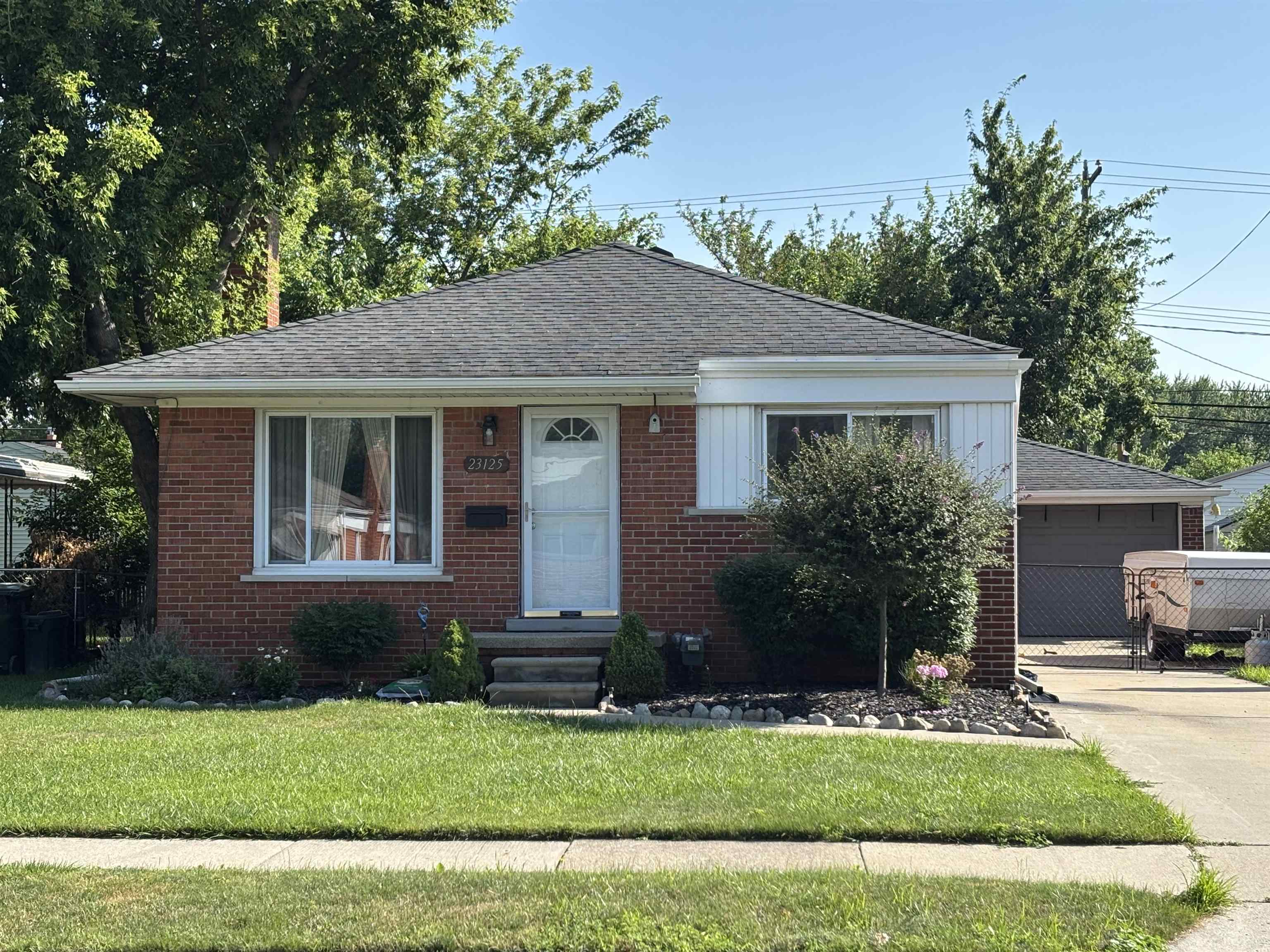 Saint Clair Shores, Michigan 48082, United States, 3 Bedrooms Bedrooms, ,2 BathroomsBathrooms,Residential,Pending,168536