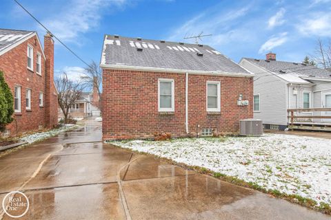 A home in Grosse Pointe Woods