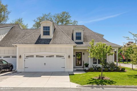 9 S River Court Grosse Pointe Woods MI 48236