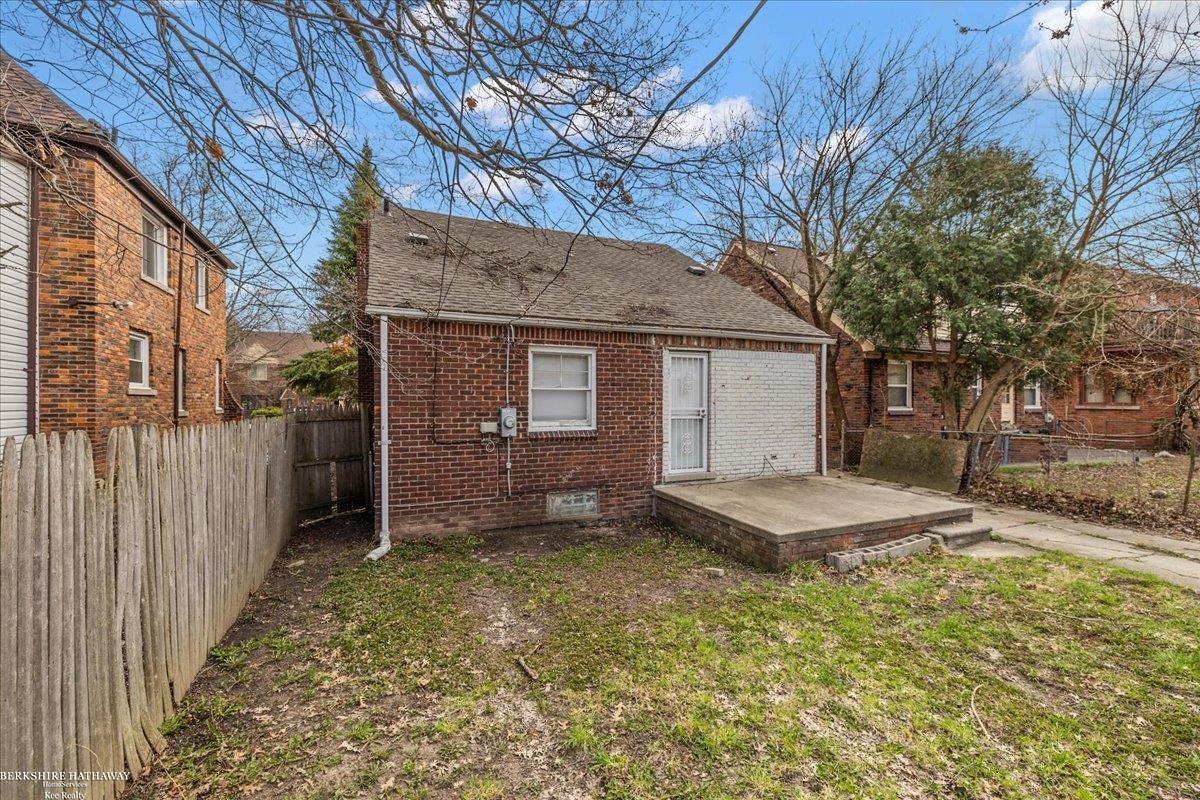 Detroit, Michigan 48224, United States, 3 Bedrooms Bedrooms, ,1 BathroomBathrooms,Residential,Pending,110699