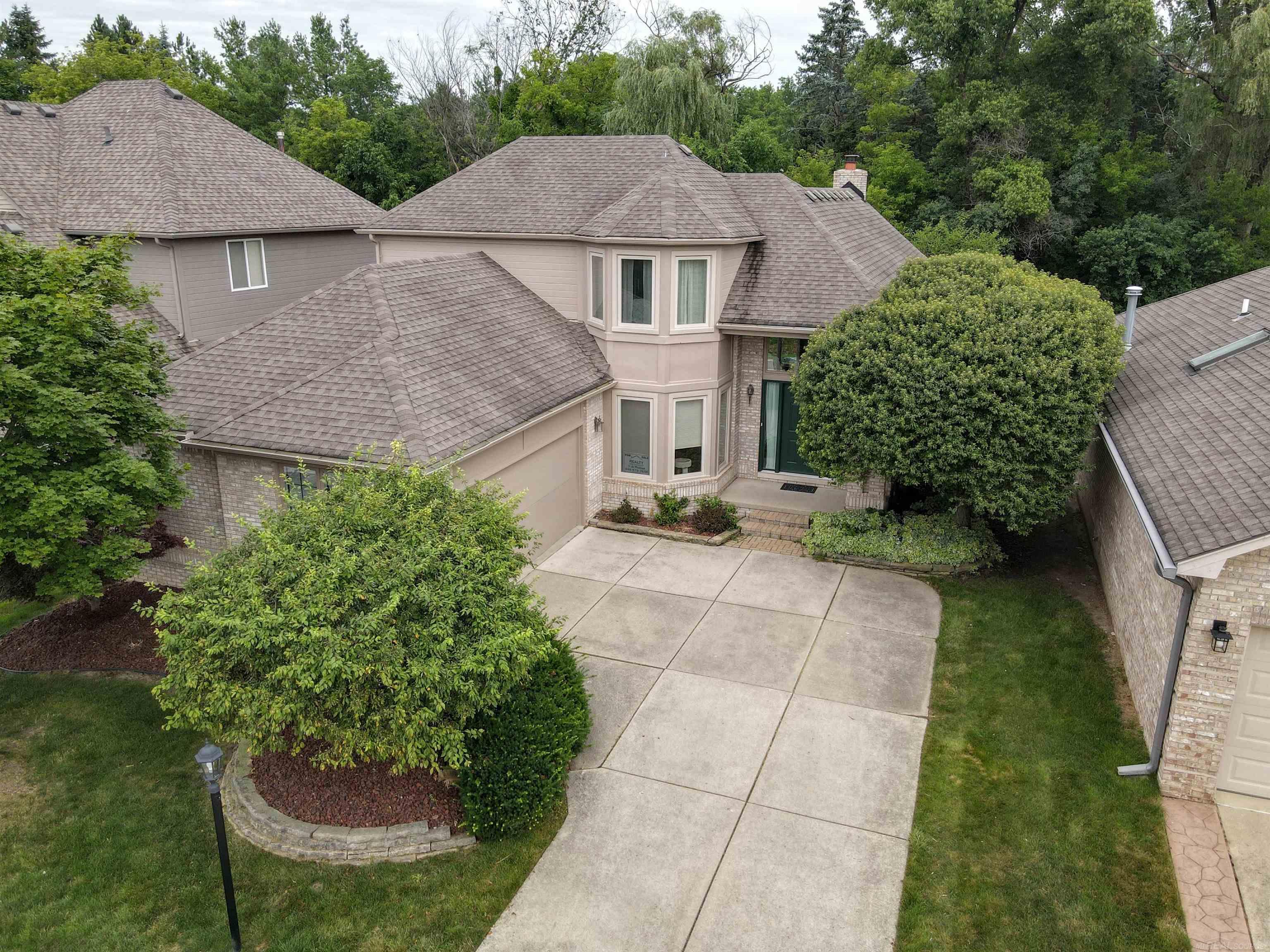 View Washington Twp, MI 48094 condo