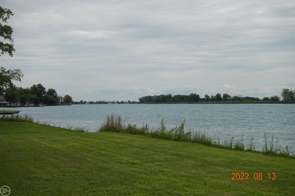 9450 S CHANNEL, HARSENS ISLAND, MI 48028 - Image 9cd9c0af0c8db2ca0fa61ada4bef7510/2739780237