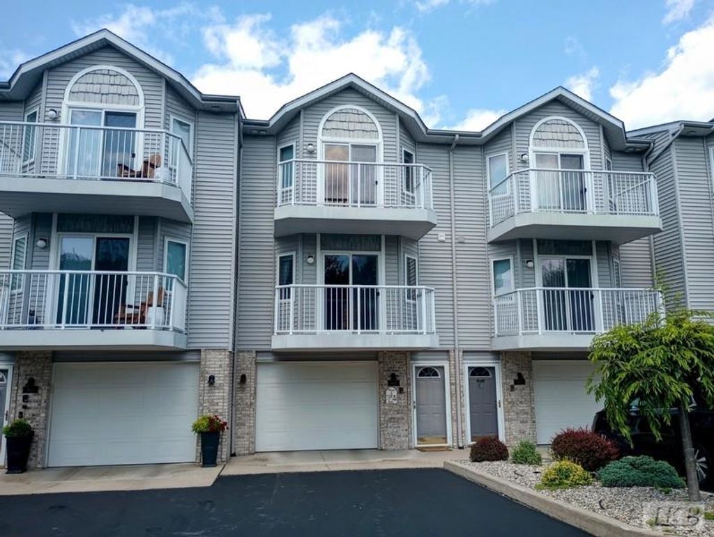 Photo of 1682 Castleview Court #Unit 4, Gladwin, MI 48624 (MLS # 50184325)