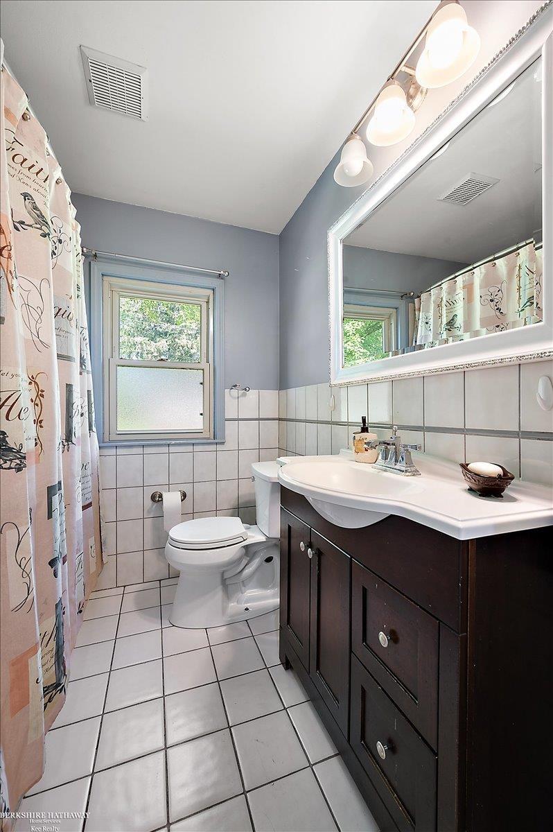 Wolverine Lake, Michigan 48390, United States, 3 Bedrooms Bedrooms, ,1 BathroomBathrooms,Residential,Active,149567