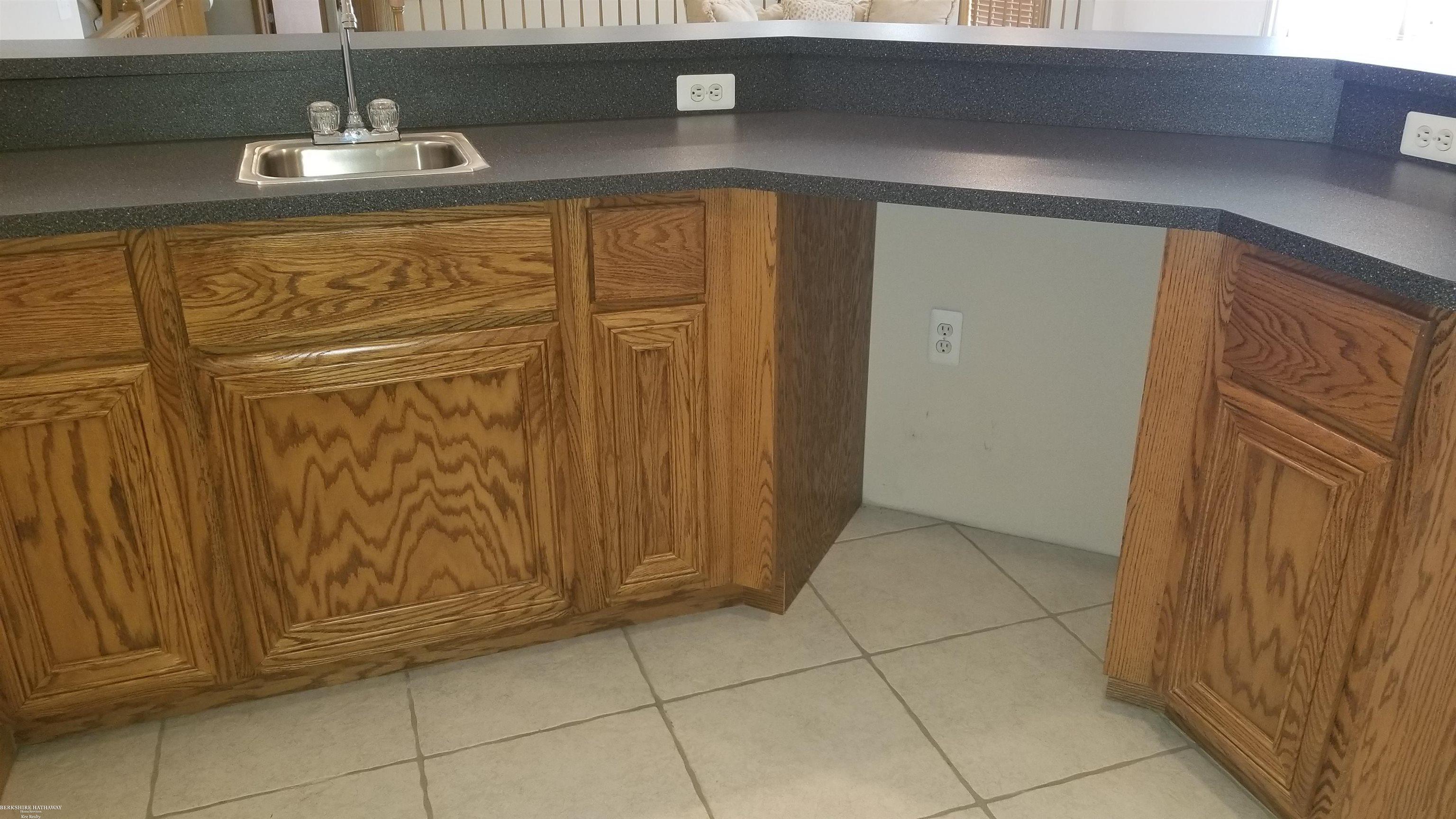 Washington Twp, Michigan 48095, United States, 4 Bedrooms Bedrooms, ,5 BathroomsBathrooms,Residential,Pending,137952