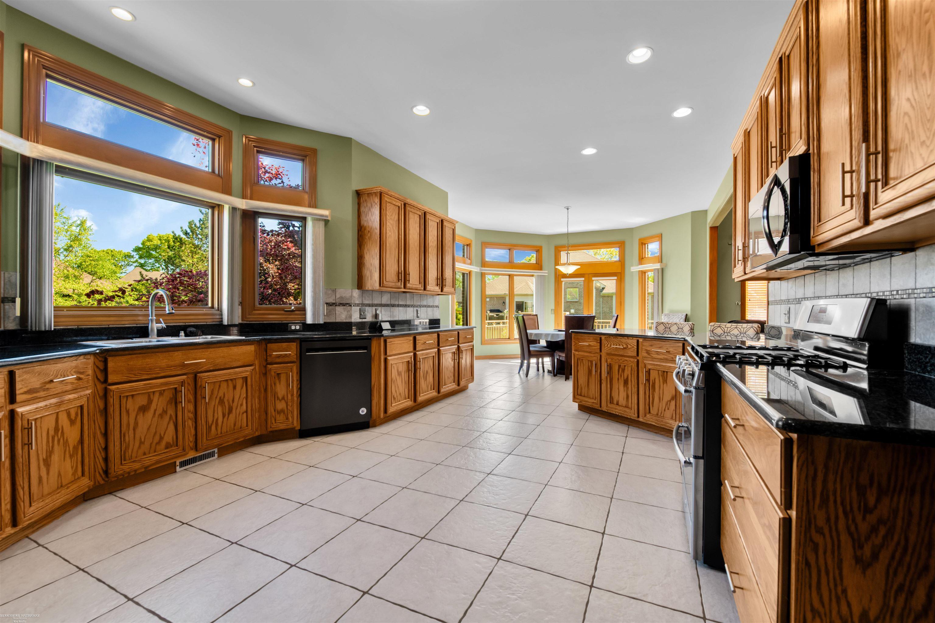 Washington Twp, Michigan 48095, United States, 4 Bedrooms Bedrooms, ,5 BathroomsBathrooms,Residential,Pending,137952