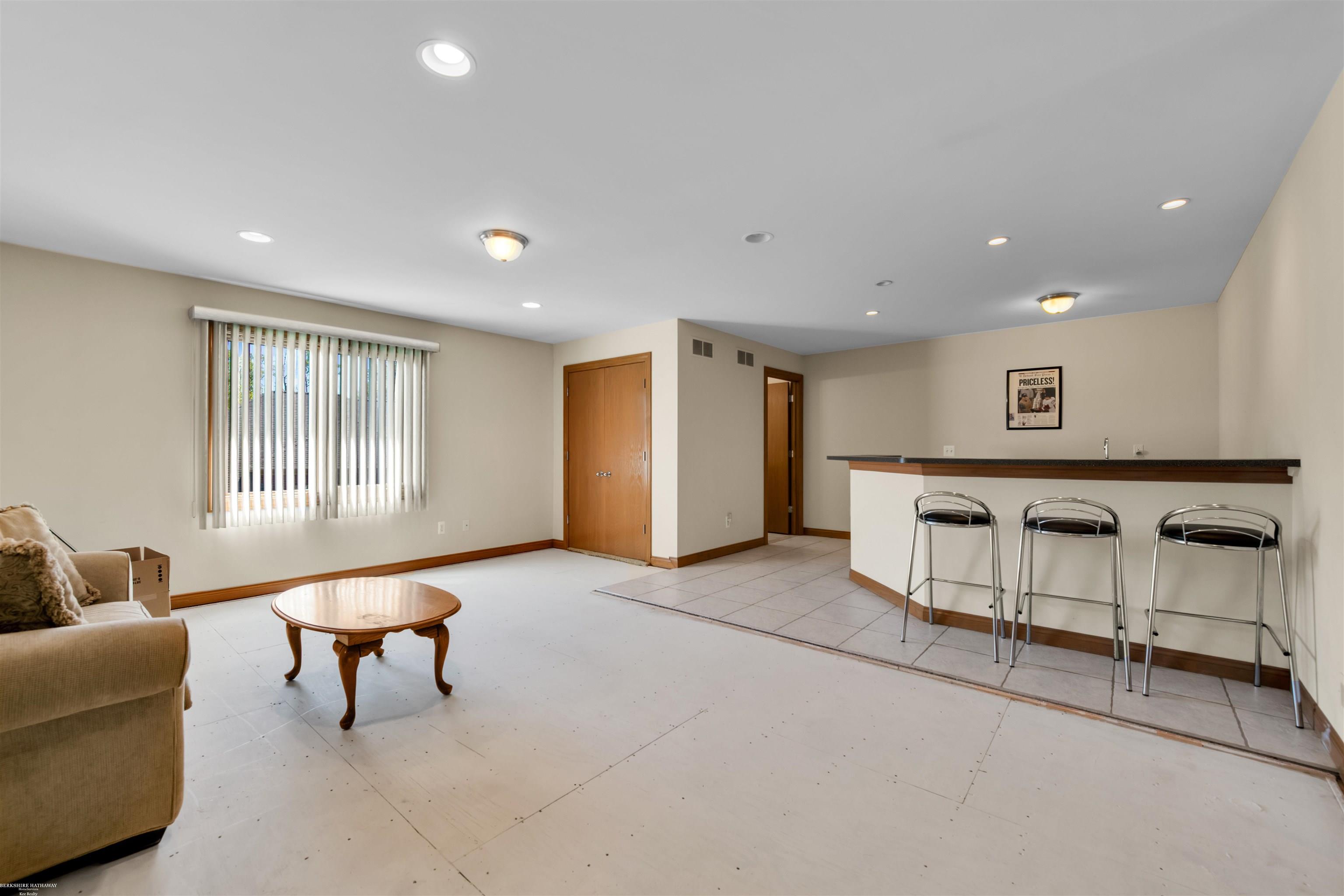 Washington Twp, Michigan 48095, United States, 4 Bedrooms Bedrooms, ,5 BathroomsBathrooms,Residential,Pending,137952