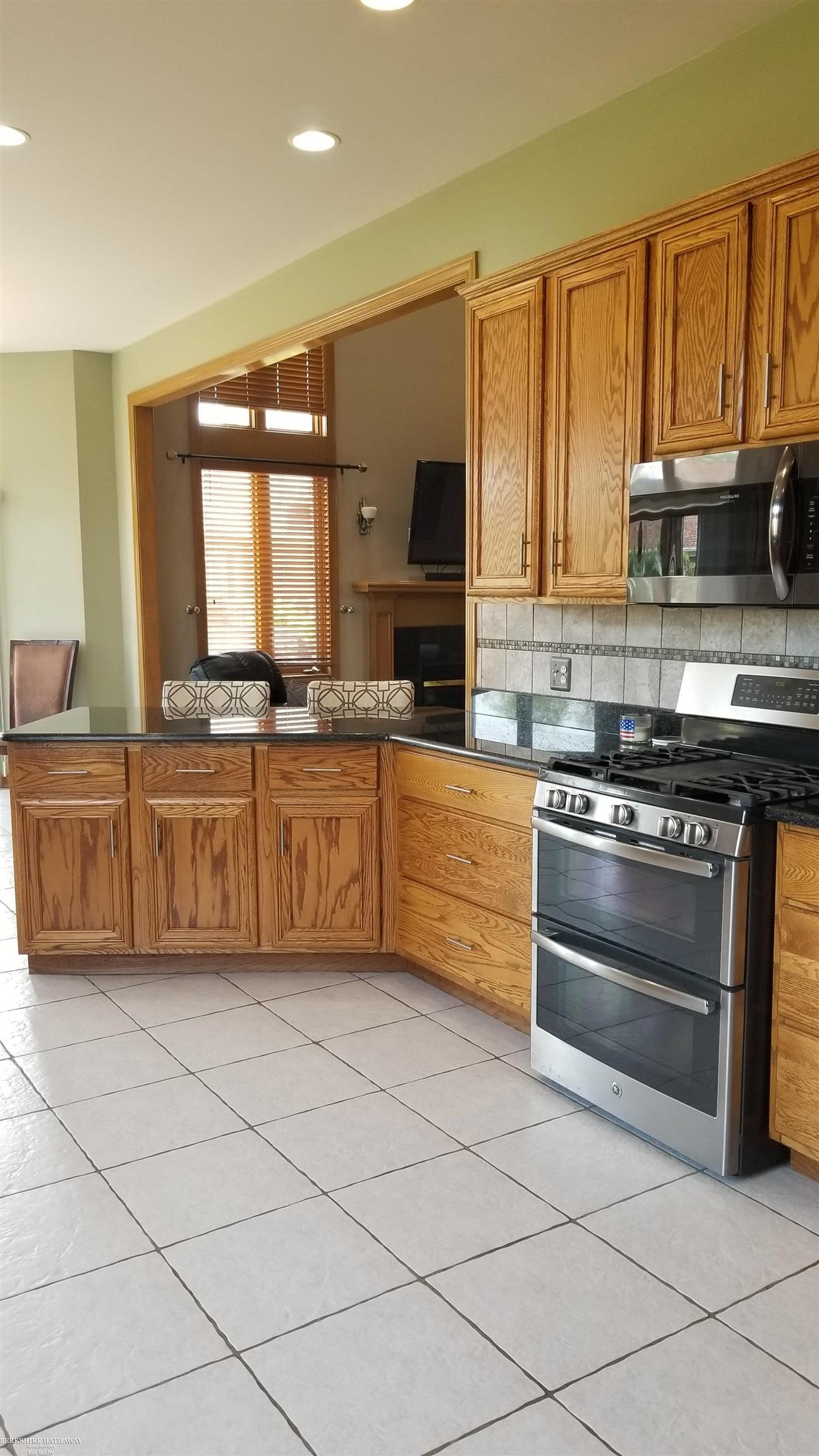 Washington Twp, Michigan 48095, United States, 4 Bedrooms Bedrooms, ,5 BathroomsBathrooms,Residential,Pending,137952