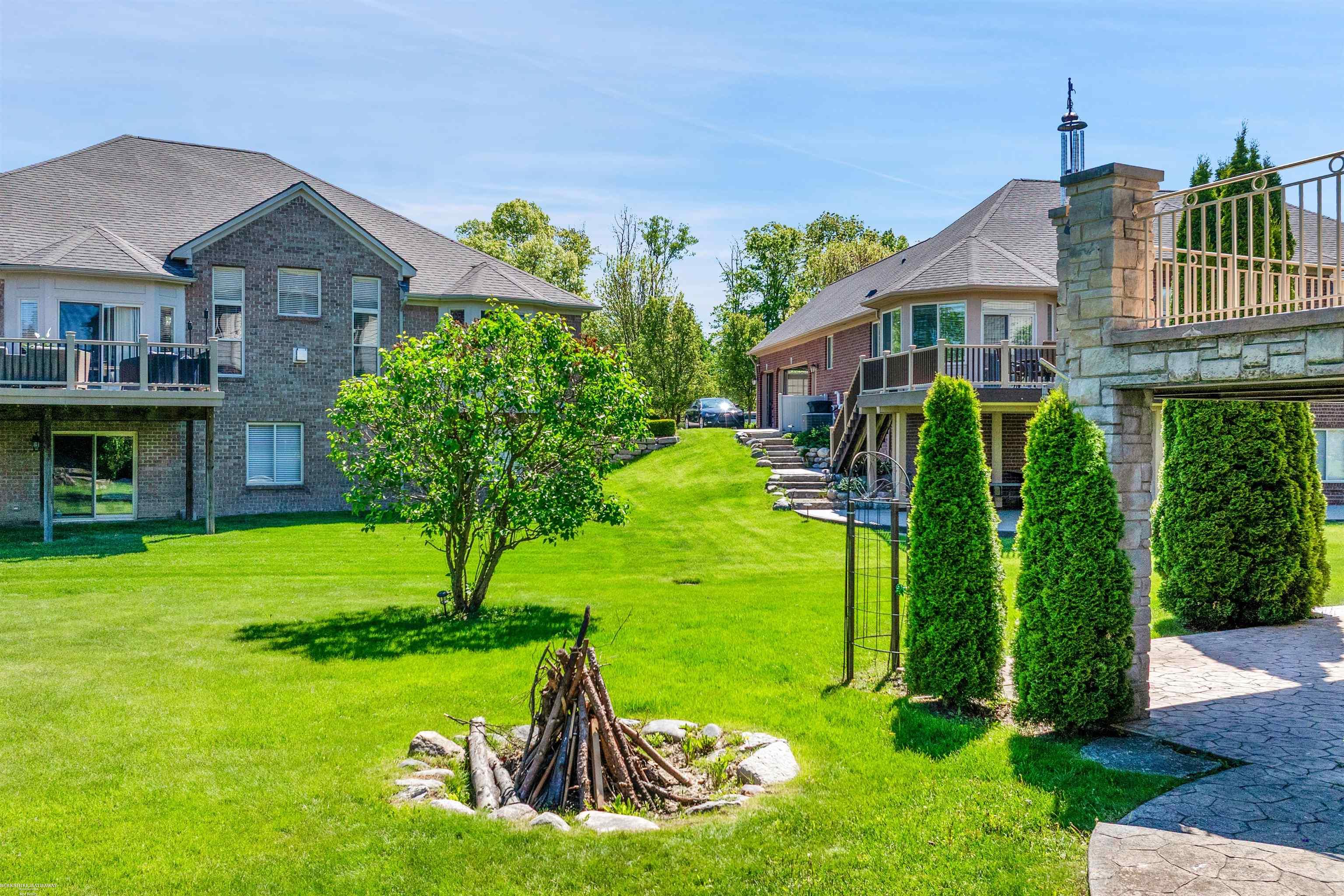 Washington Twp, Michigan 48095, United States, 4 Bedrooms Bedrooms, ,5 BathroomsBathrooms,Residential,Pending,137952