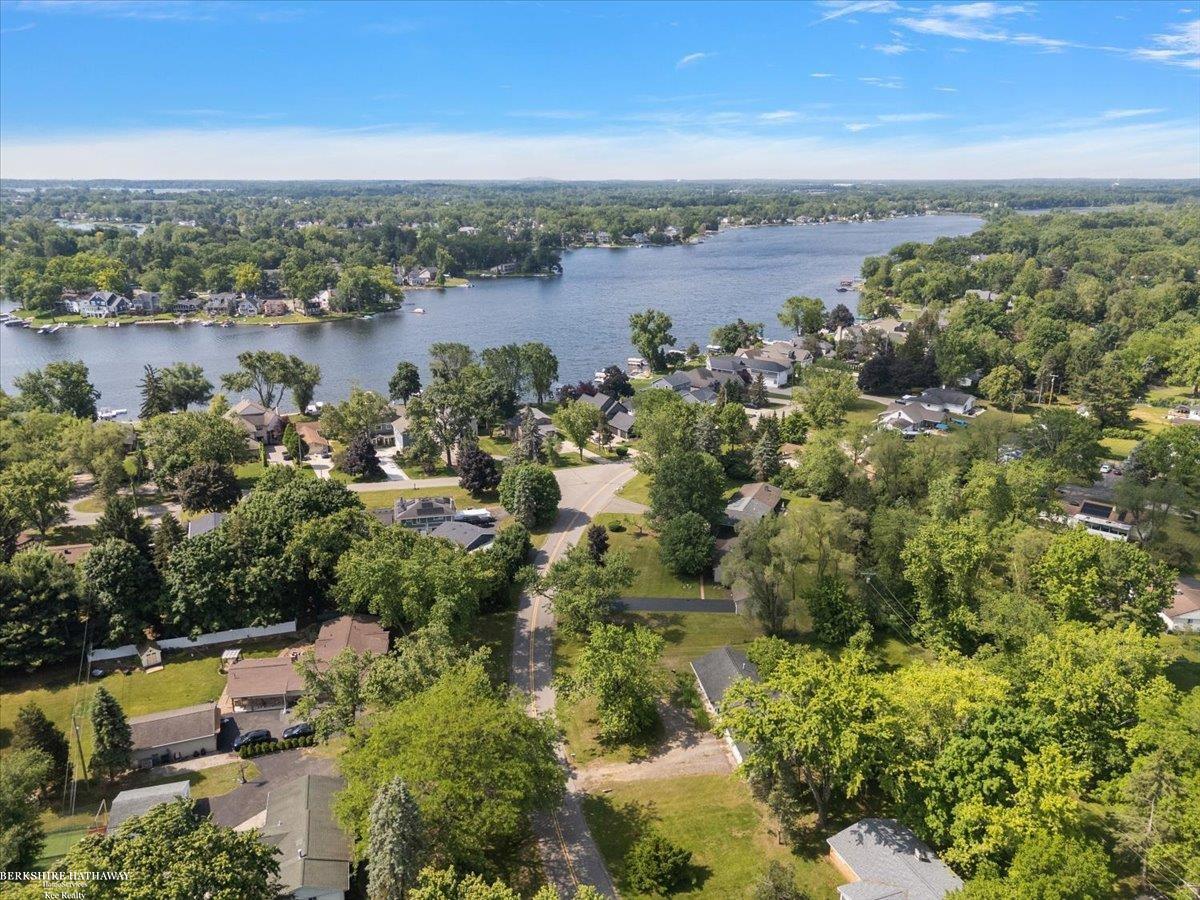 Wolverine Lake, Michigan 48390, United States, 3 Bedrooms Bedrooms, ,1 BathroomBathrooms,Residential,Active,165454