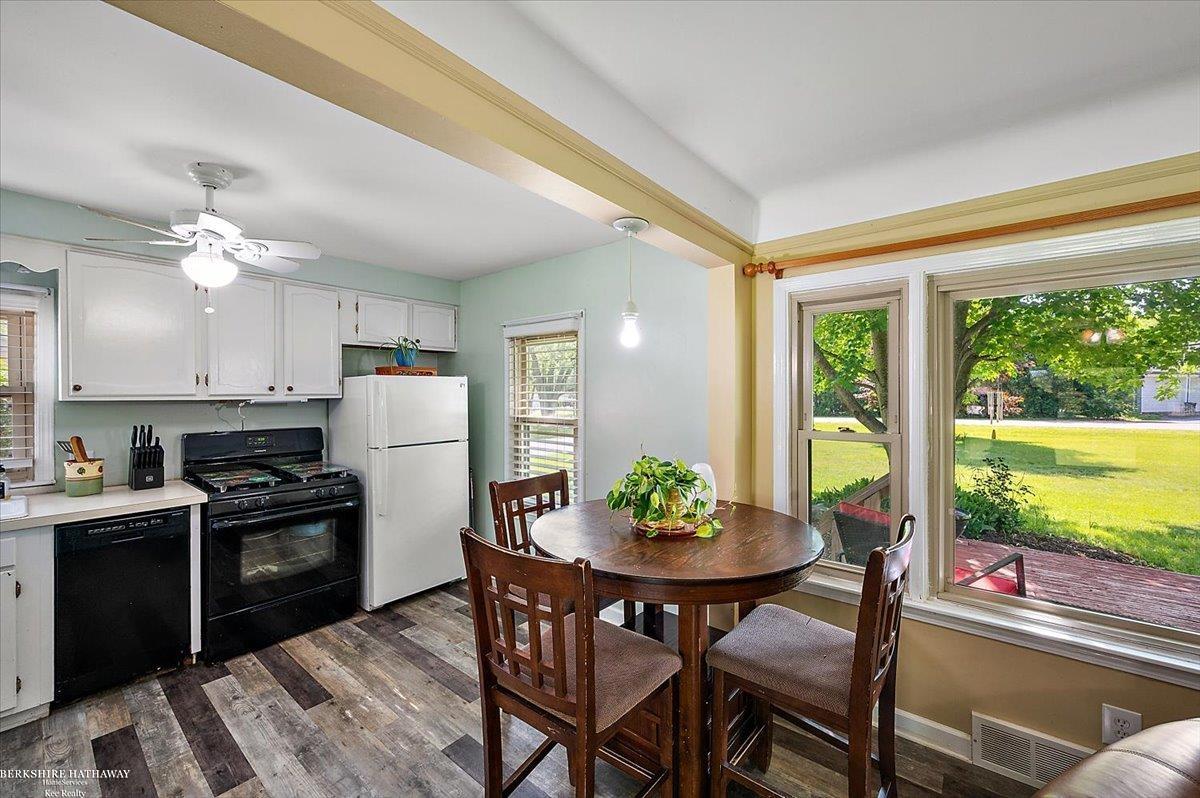 Wolverine Lake, Michigan 48390, United States, 3 Bedrooms Bedrooms, ,1 BathroomBathrooms,Residential,Active,165454