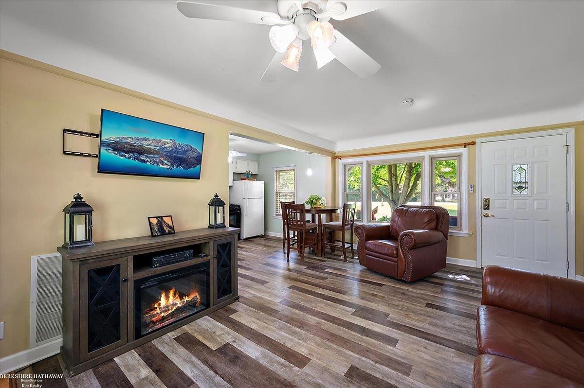 Wolverine Lake, Michigan 48390, United States, 3 Bedrooms Bedrooms, ,1 BathroomBathrooms,Residential,Active,165454