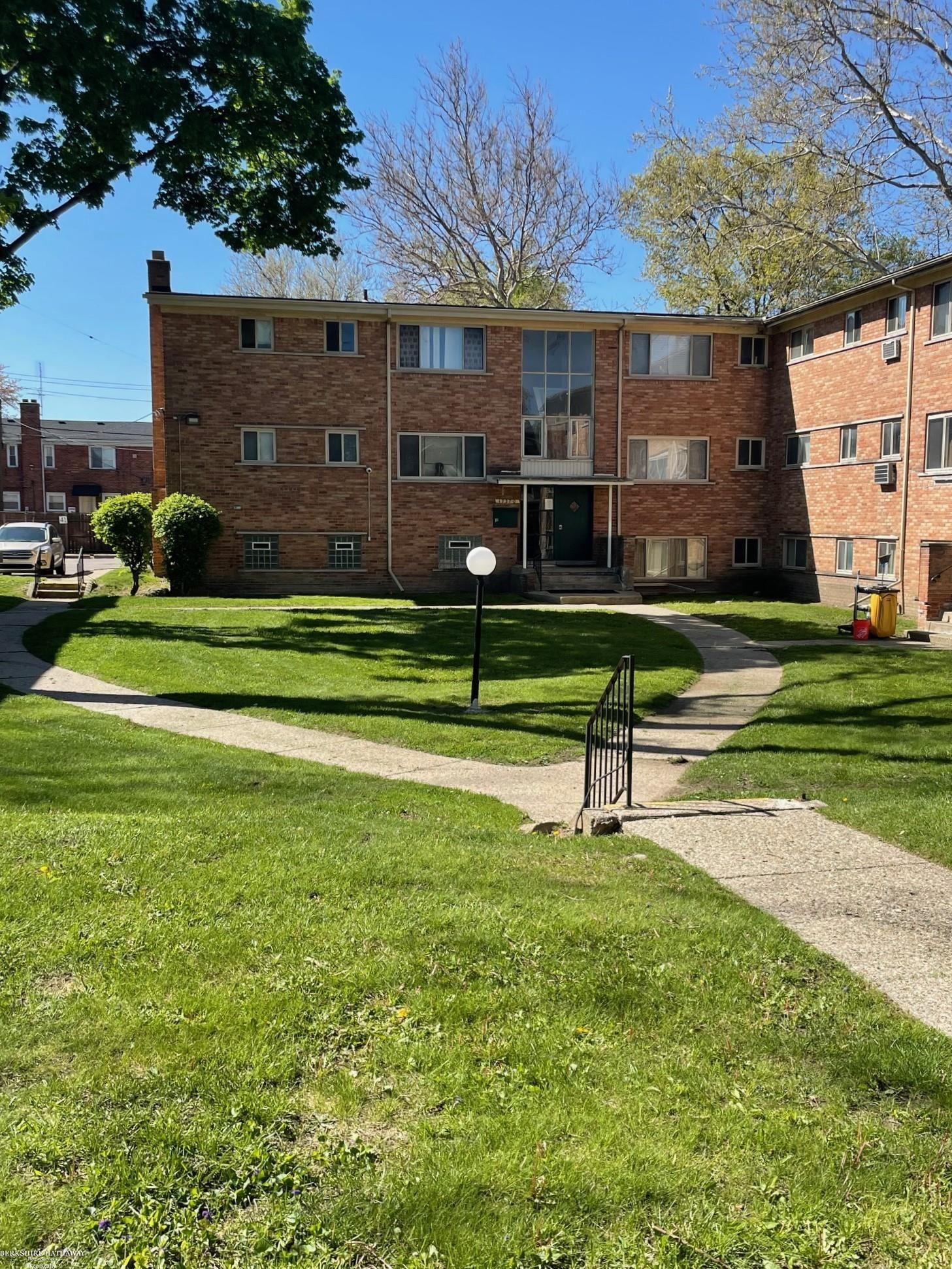 Detroit, Michigan 48219, United States, 2 Bedrooms Bedrooms, ,1 BathroomBathrooms,Residential,Active,130206