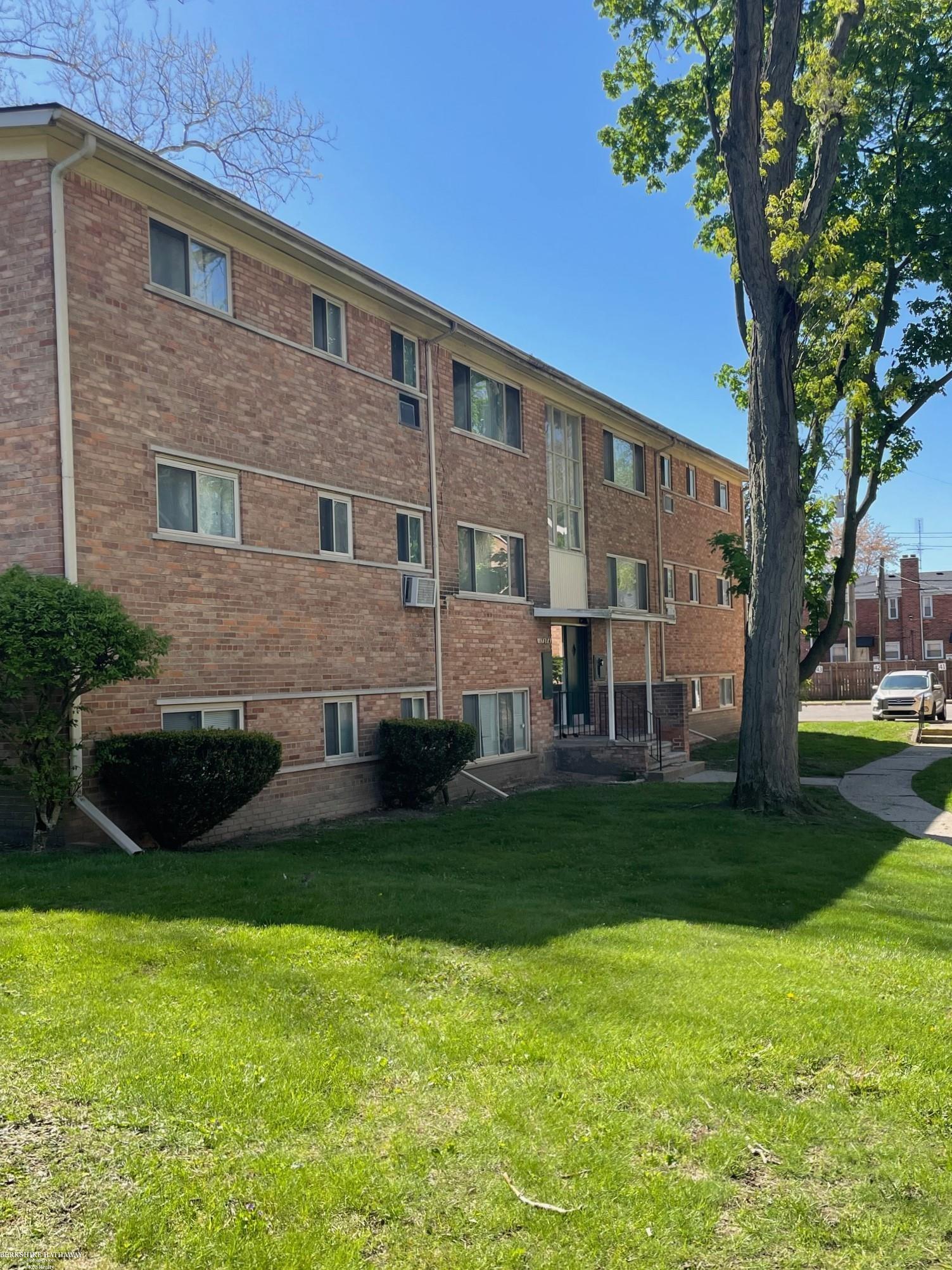 Detroit, Michigan 48219, United States, 2 Bedrooms Bedrooms, ,1 BathroomBathrooms,Residential,Active,130206