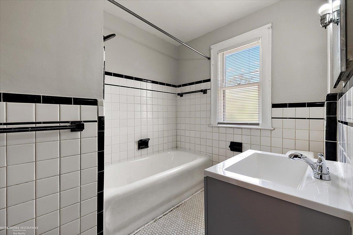 Detroit, Michigan 48228, United States, 3 Bedrooms Bedrooms, ,1 BathroomBathrooms,Residential,Active,159505