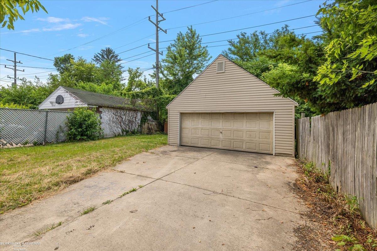 Detroit, Michigan 48228, United States, 3 Bedrooms Bedrooms, ,1 BathroomBathrooms,Residential,Active,159505