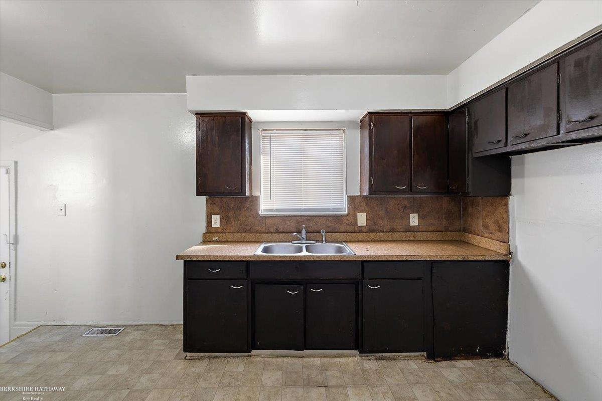 Detroit, Michigan 48204, United States, 3 Bedrooms Bedrooms, ,1 BathroomBathrooms,Residential,Active,117113