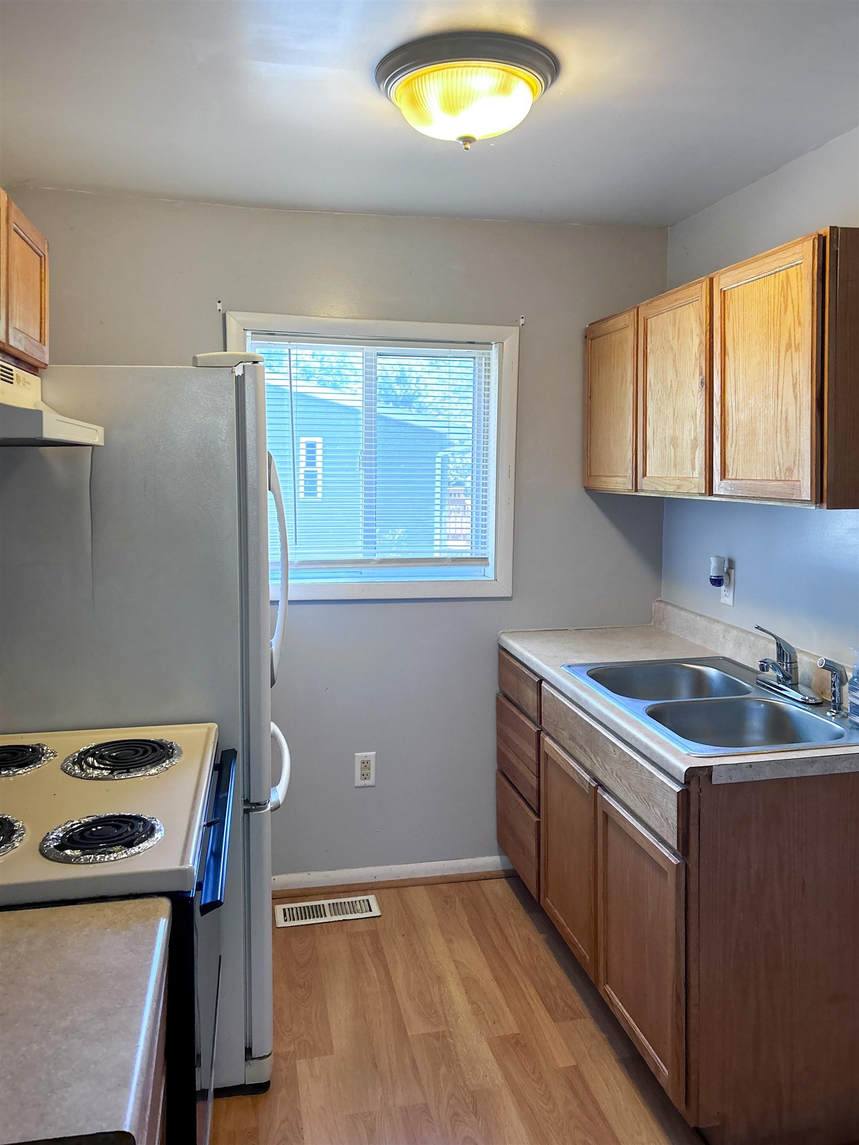 Photo 2 of 11 of 3052 Baker Heights house