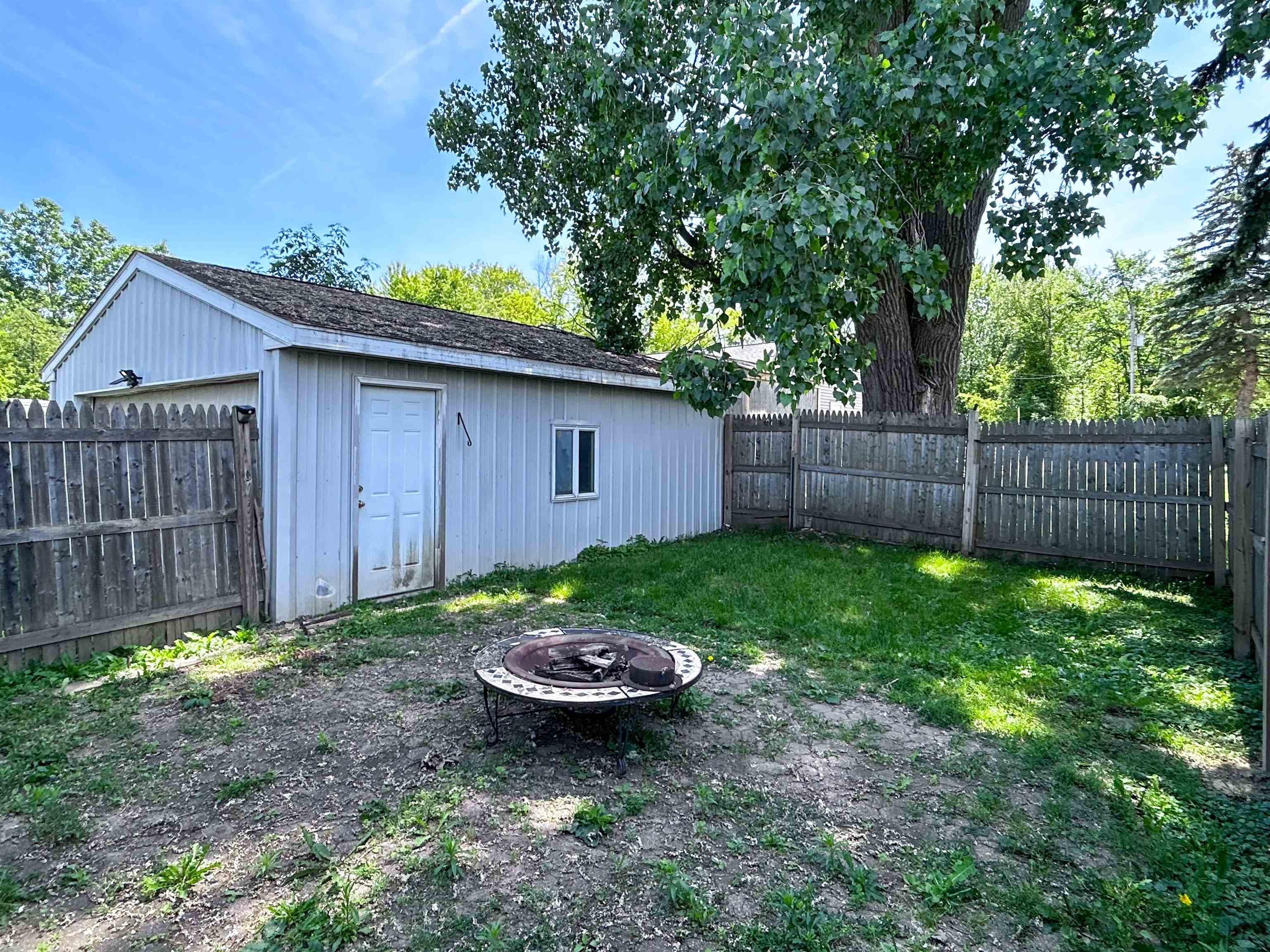 Photo 10 of 11 of 3052 Baker Heights house