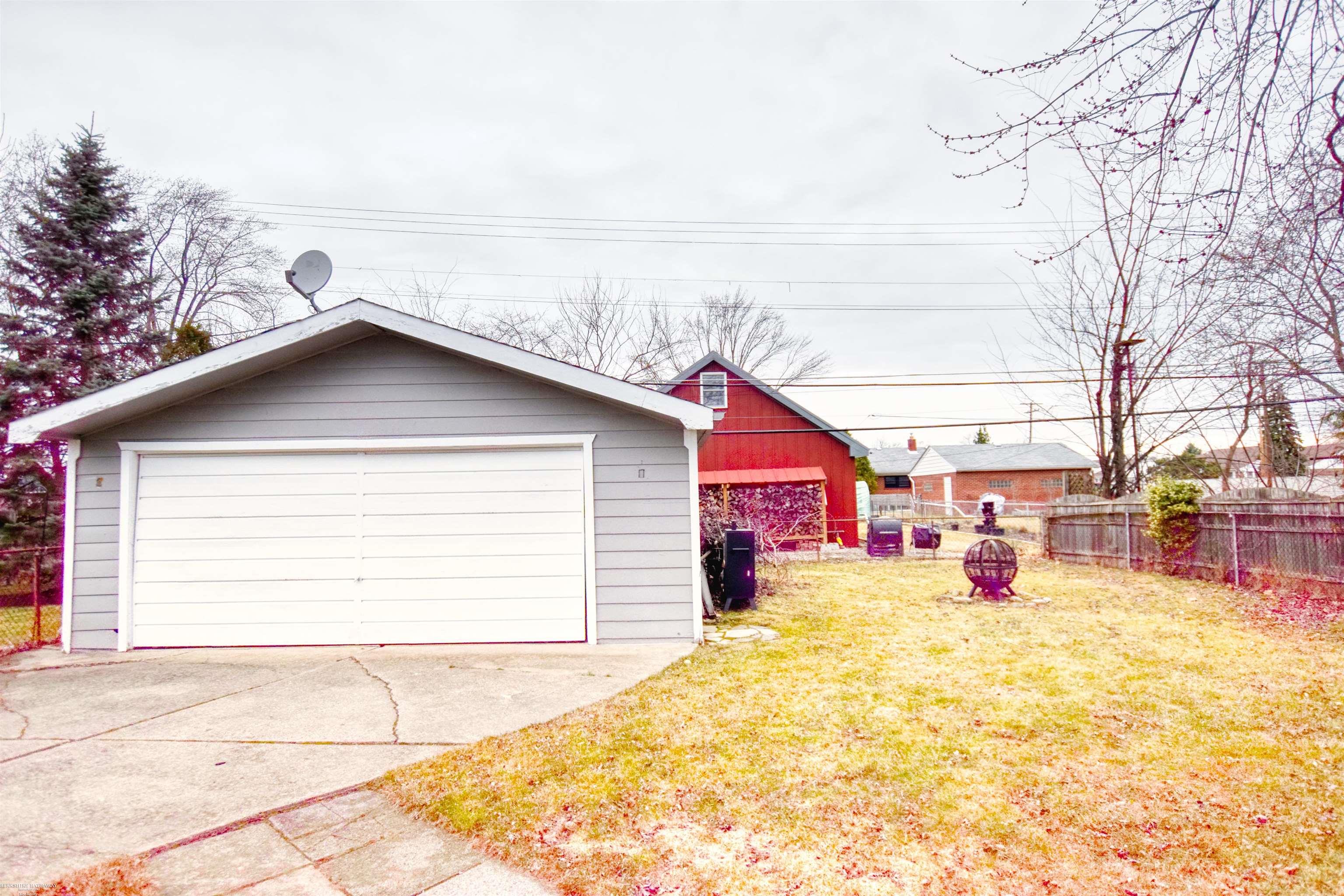 Saint Clair Shores, Michigan 48080, United States, 3 Bedrooms Bedrooms, ,1 BathroomBathrooms,Residential,Pending,106029