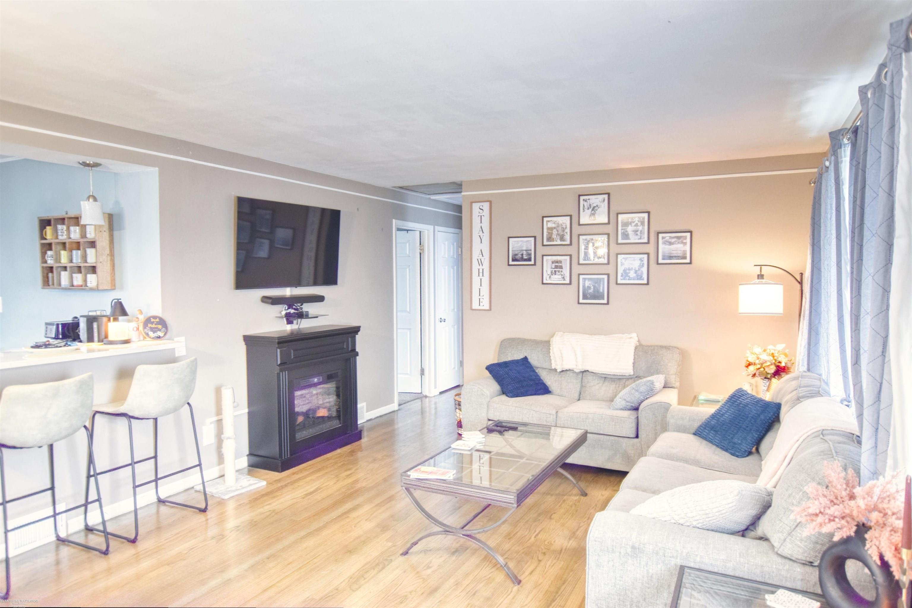 Saint Clair Shores, Michigan 48080, United States, 3 Bedrooms Bedrooms, ,1 BathroomBathrooms,Residential,Pending,106029