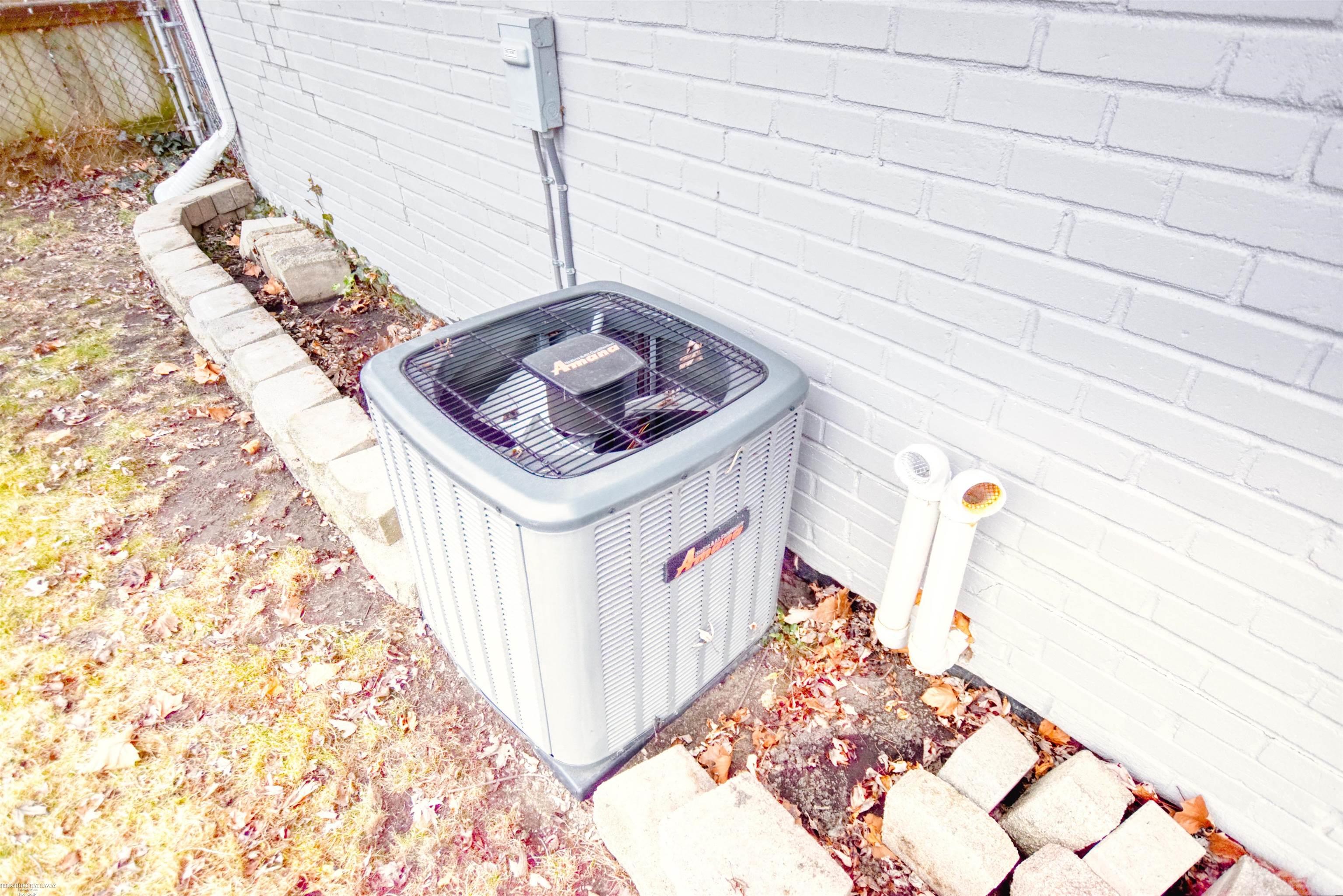 Saint Clair Shores, Michigan 48080, United States, 3 Bedrooms Bedrooms, ,1 BathroomBathrooms,Residential,Pending,106029