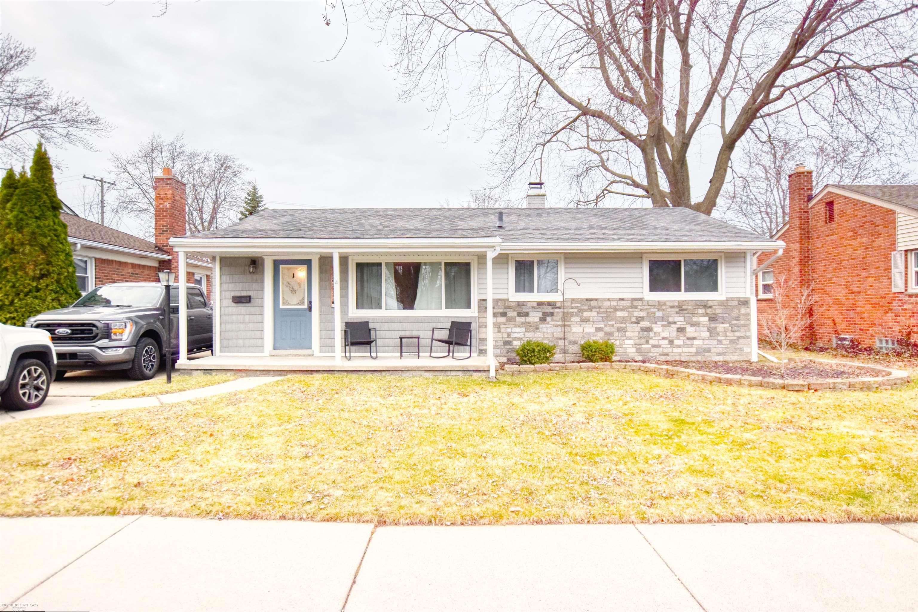 Saint Clair Shores, Michigan 48080, United States, 3 Bedrooms Bedrooms, ,1 BathroomBathrooms,Residential,Pending,106029