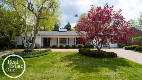 45 Fontana Lane Grosse Pointe Shores MI 48236