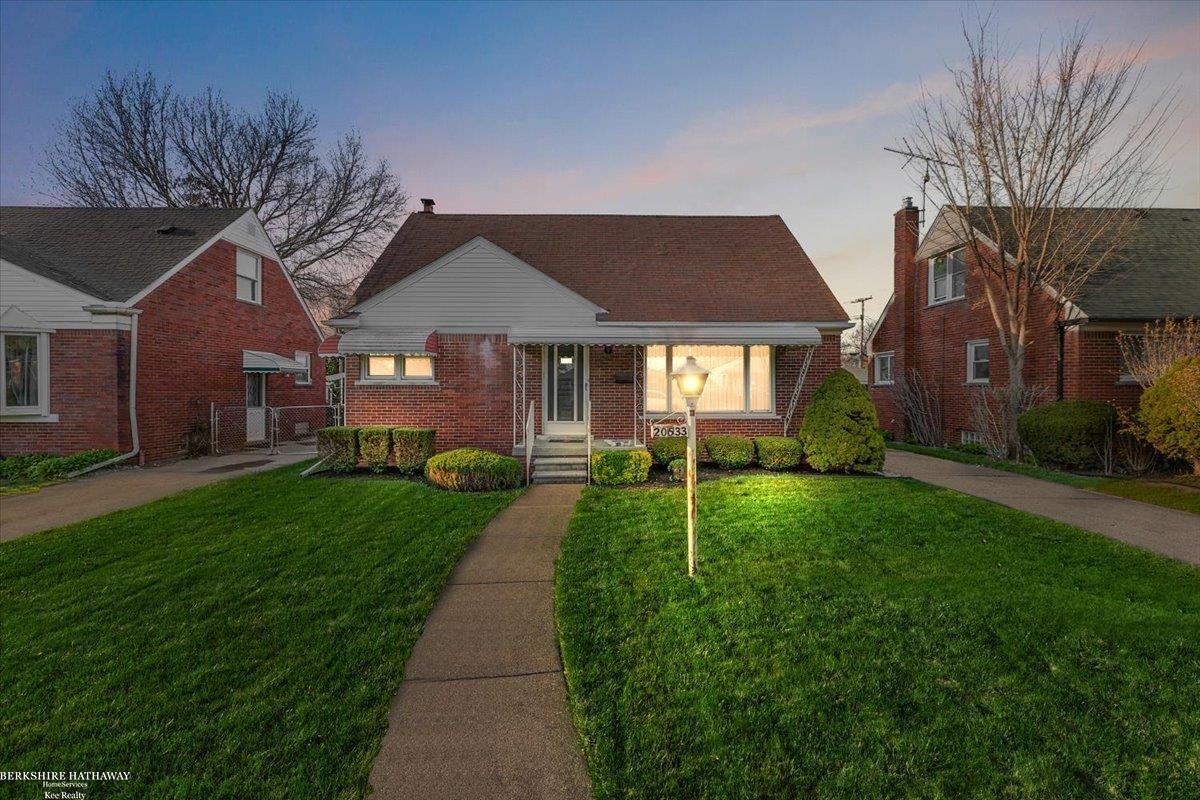 Saint Clair Shores, Michigan 48081, United States, 3 Bedrooms Bedrooms, ,1 BathroomBathrooms,Residential,Pending,114555