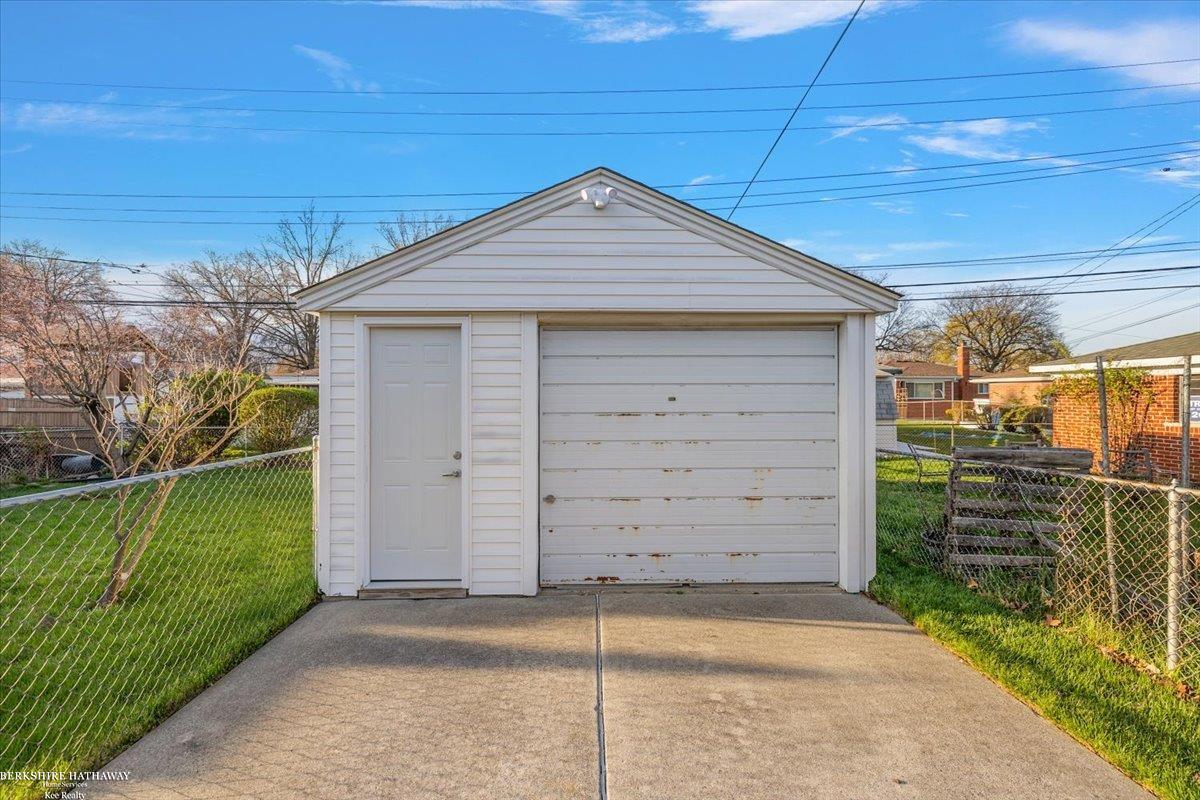 Saint Clair Shores, Michigan 48081, United States, 3 Bedrooms Bedrooms, ,1 BathroomBathrooms,Residential,Pending,114555