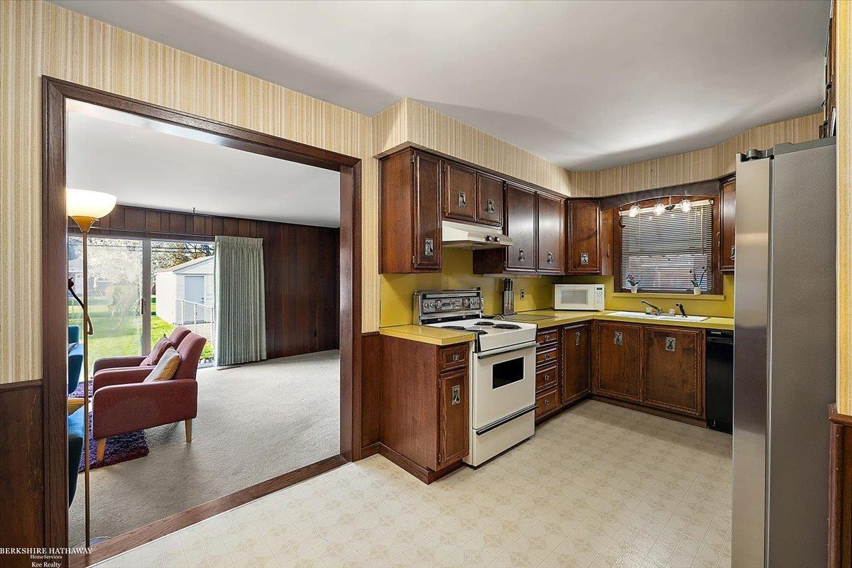 Saint Clair Shores, Michigan 48081, United States, 3 Bedrooms Bedrooms, ,1 BathroomBathrooms,Residential,Pending,114555