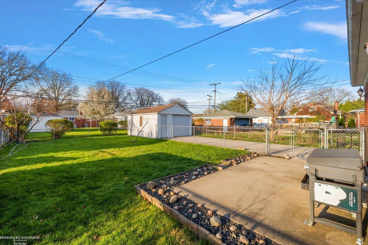 Saint Clair Shores, Michigan 48081, United States, 3 Bedrooms Bedrooms, ,1 BathroomBathrooms,Residential,Pending,114555